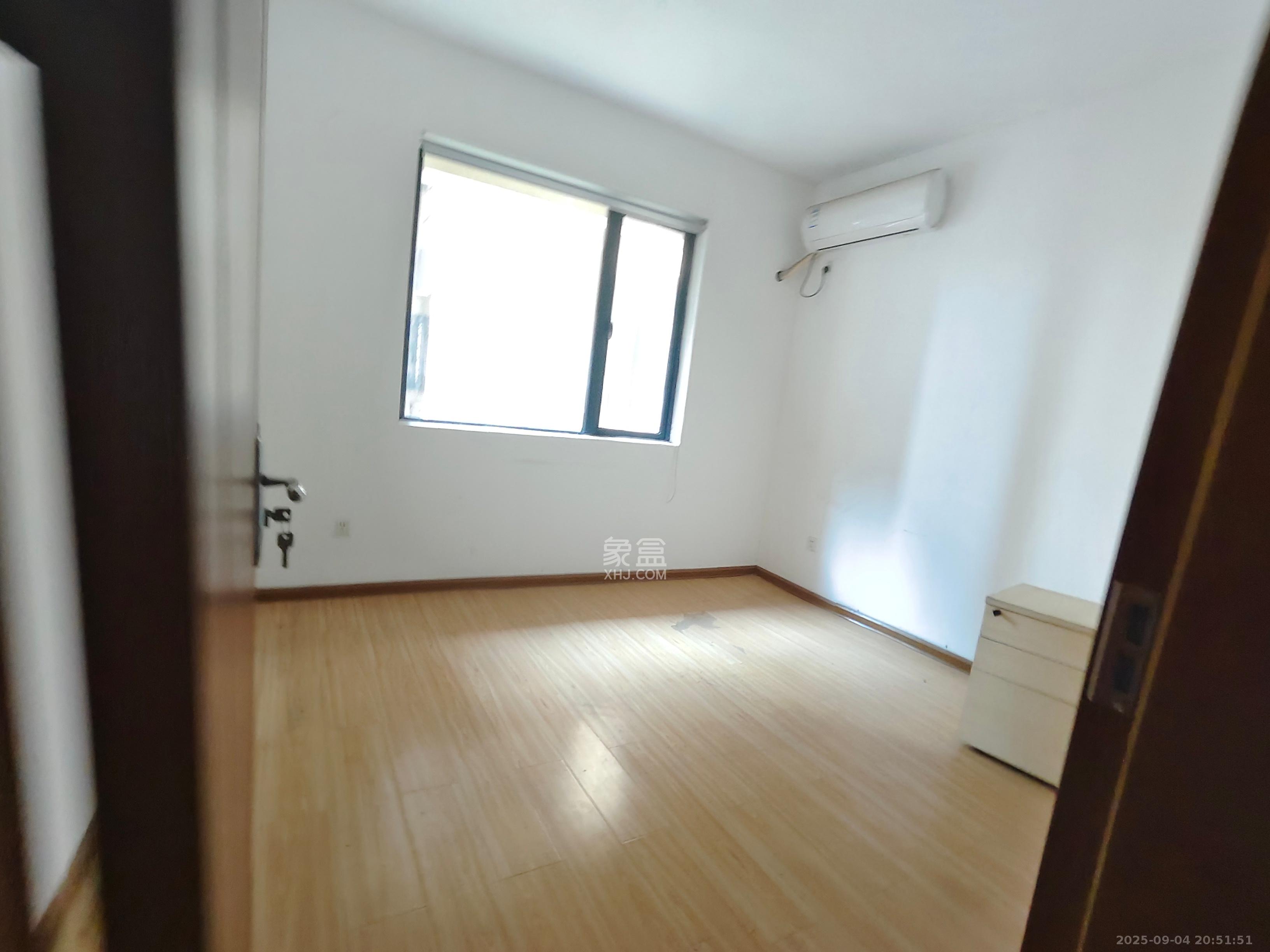 长房天翼未来城  5室1厅2卫    4200.0元/月 长房天翼未来城  5室1厅2卫    4200.0元/月