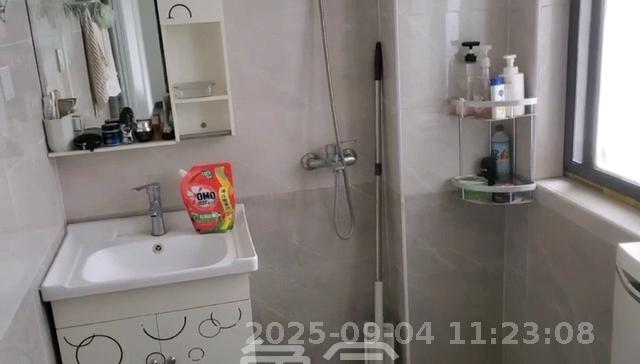 山水新城  3室2厅1卫   2000.00元/月室内图