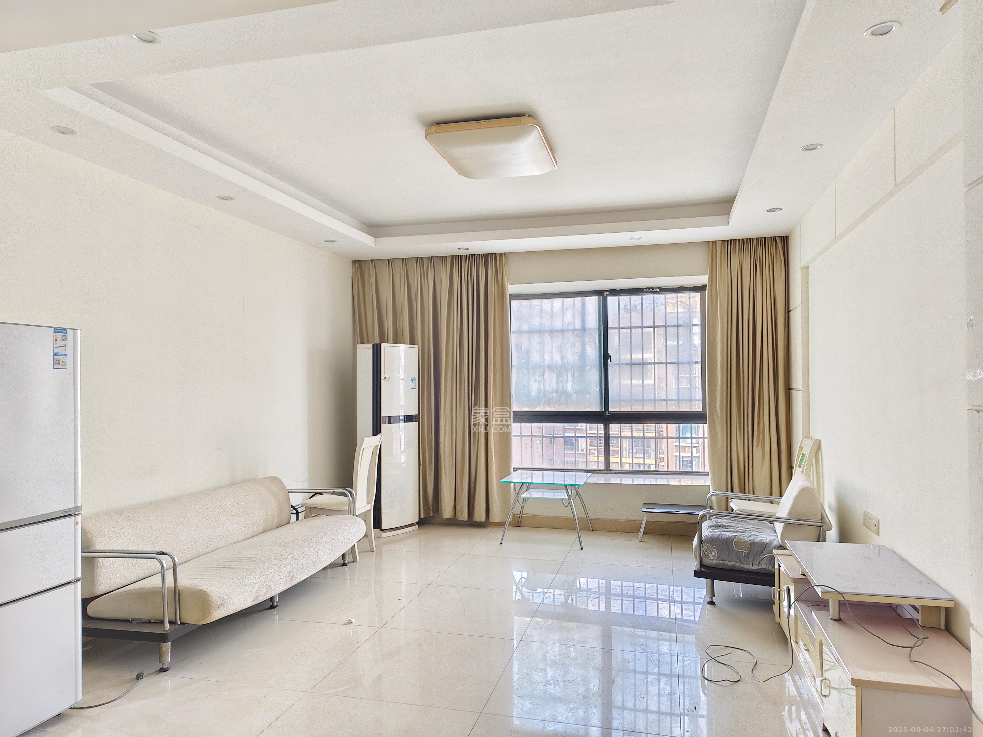 湘诚嘉园 4室2厅2卫 2600.0元/月 湘诚嘉园 4室2厅2卫 2600.0元/月室内图