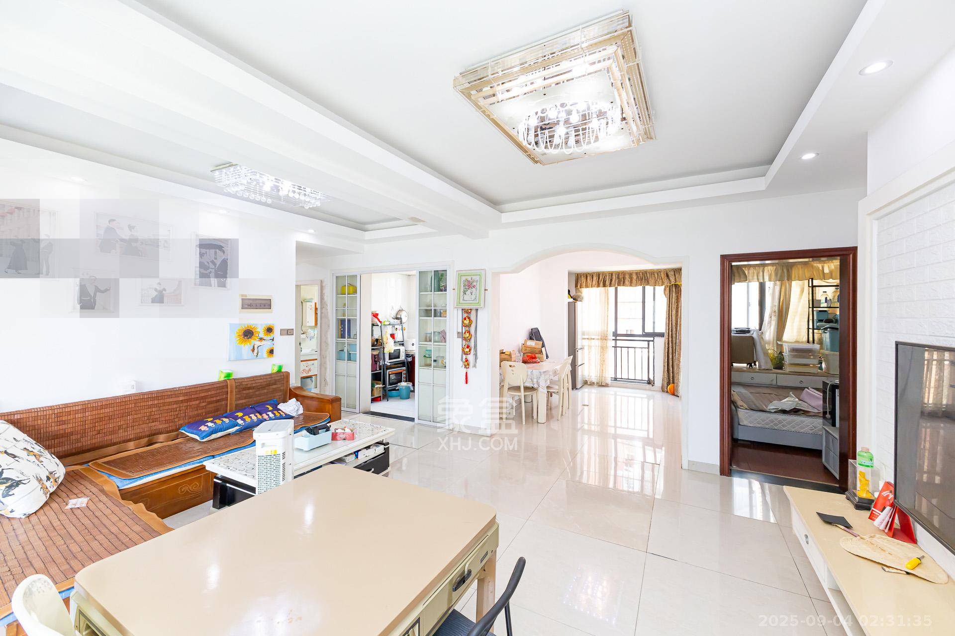 浩龙音乐界  4室2厅2卫    60.0万客厅