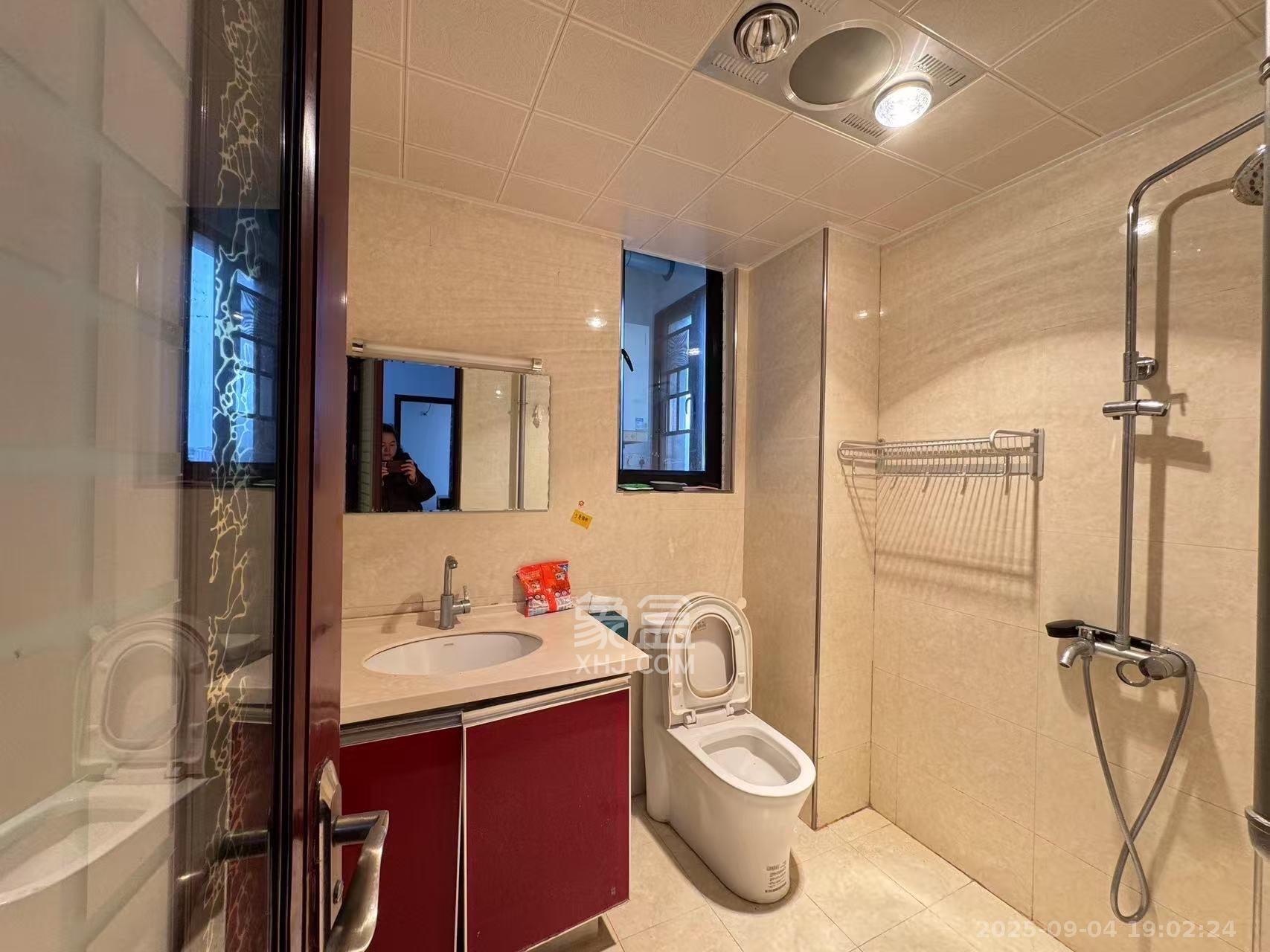 麓谷明珠  2室2厅1卫    2400.0元/月室内图