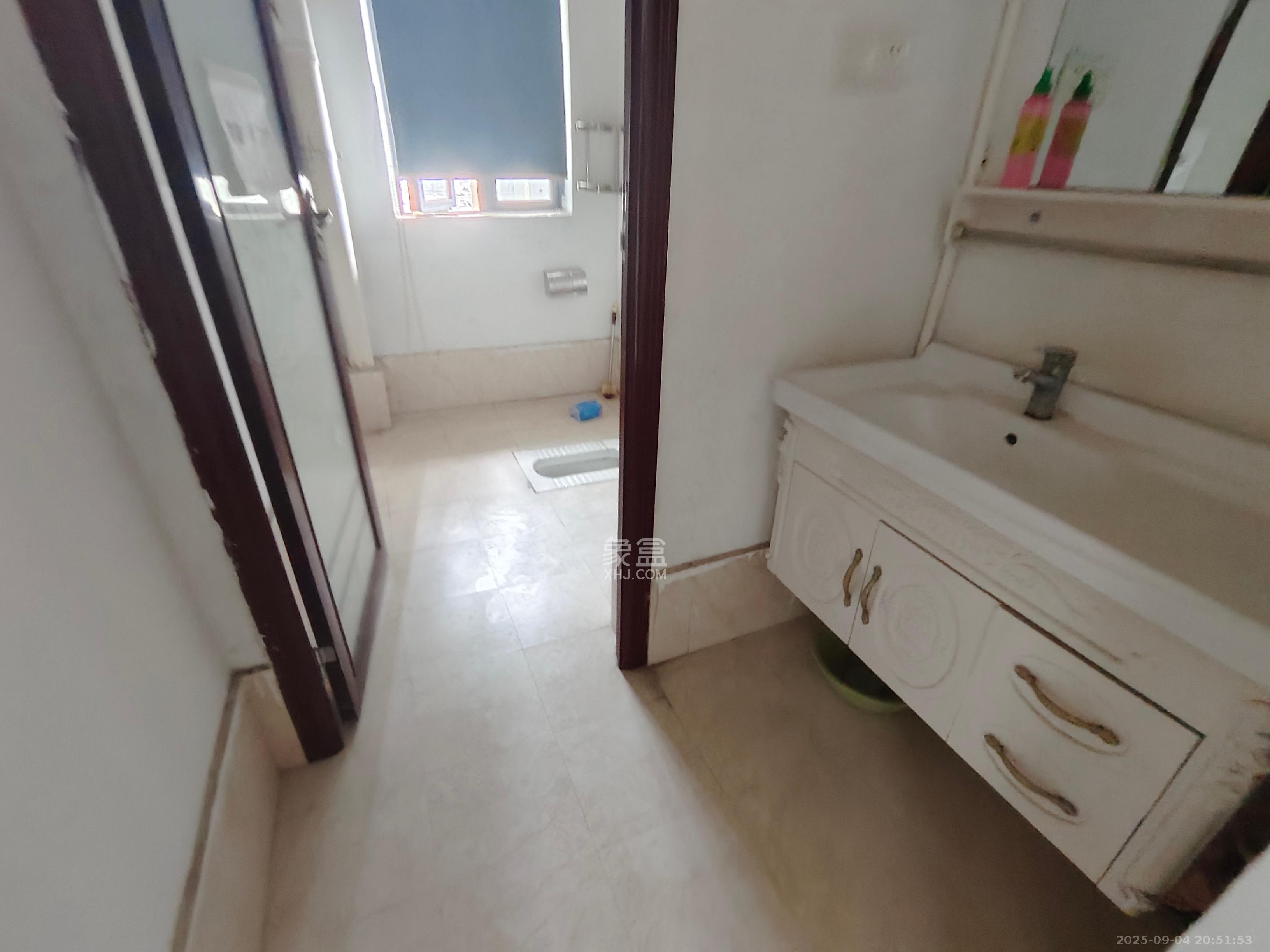 长房天翼未来城  5室1厅2卫    4200.0元/月 长房天翼未来城  5室1厅2卫    4200.0元/月室内图