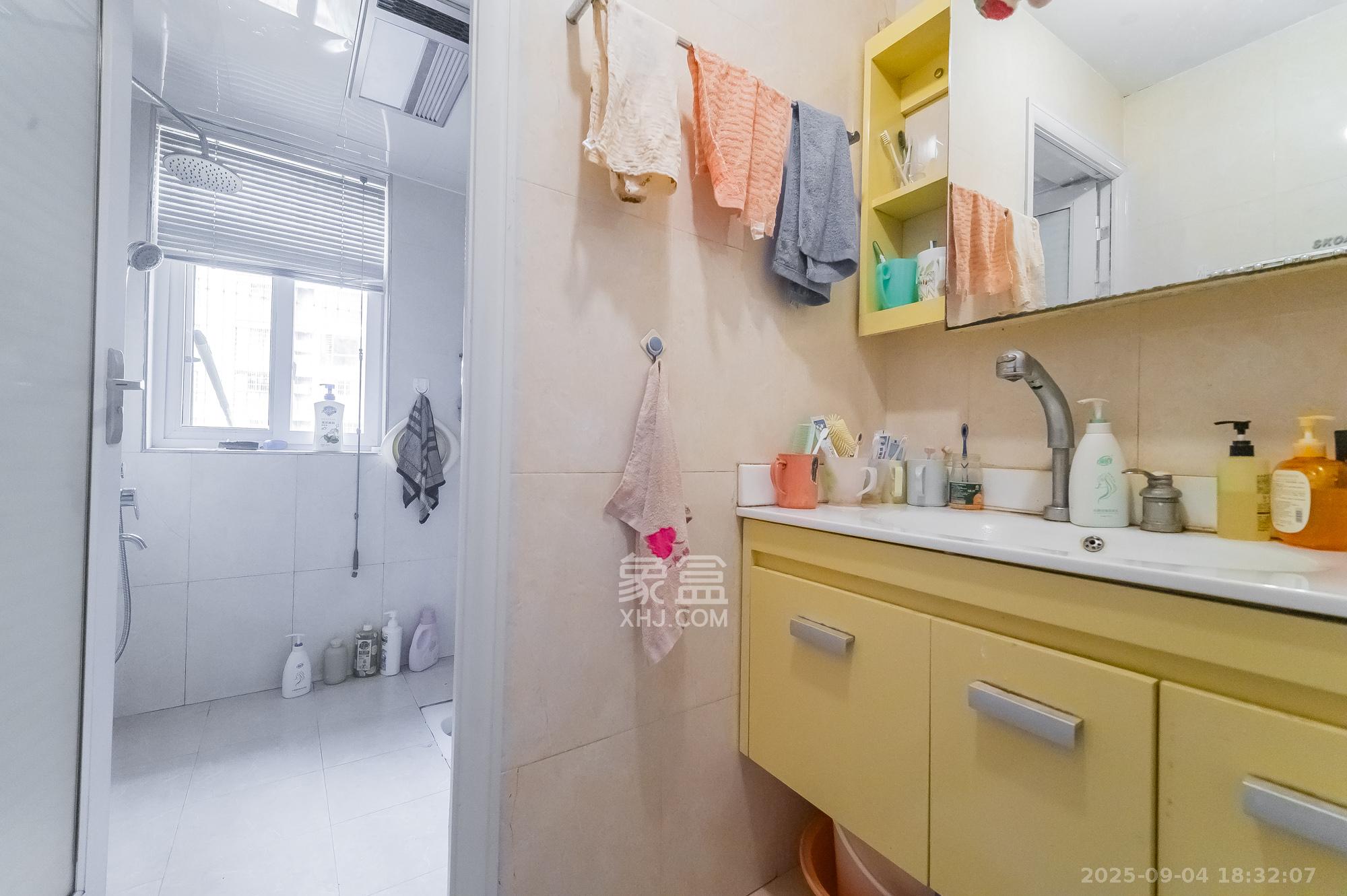 筑梦佳园  4室2厅2卫    99.8万卫生间