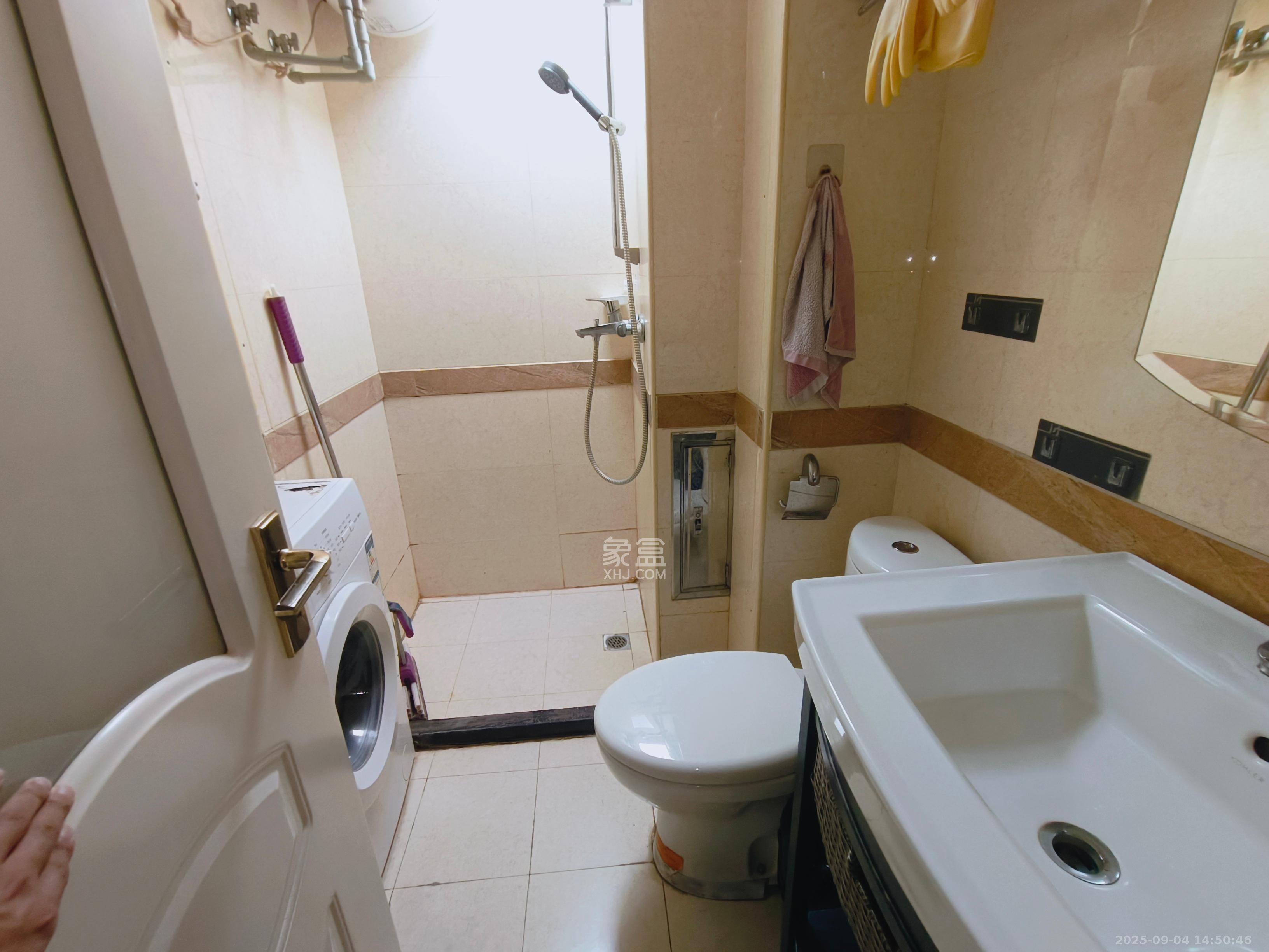 壹号公馆  1室1厅1卫    2100.0元/月 壹号公馆  1室1厅1卫    2100.0元/月