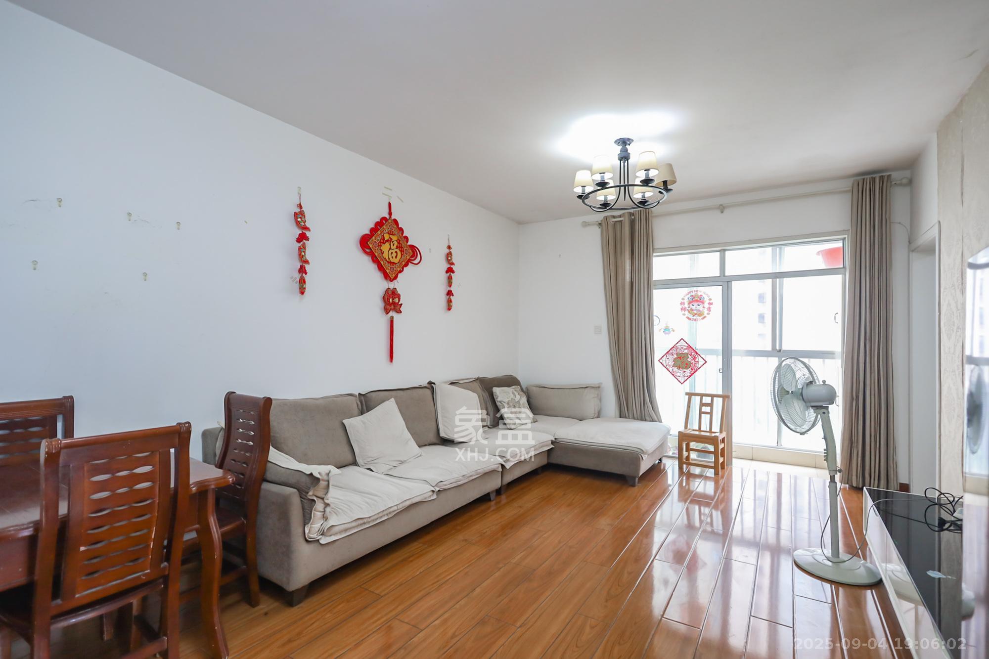 香海西岸 3室2厅1卫 88.0万 香海西岸 3室2厅1卫 88.0万客厅