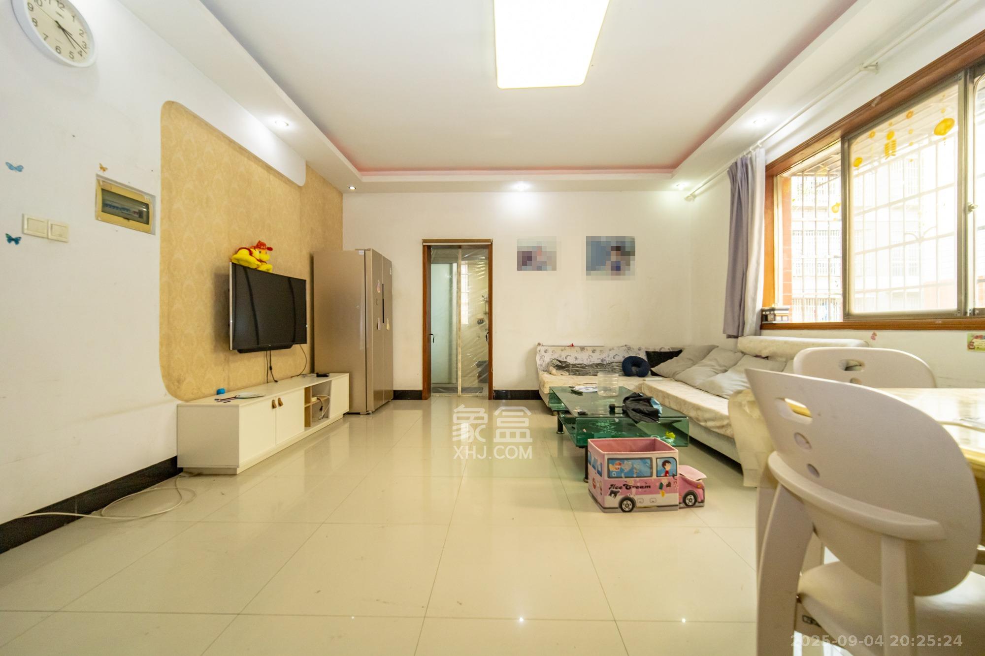 湘绣城  2室2厅1卫    35.0万 湘绣城  2室2厅1卫    35.0万客厅