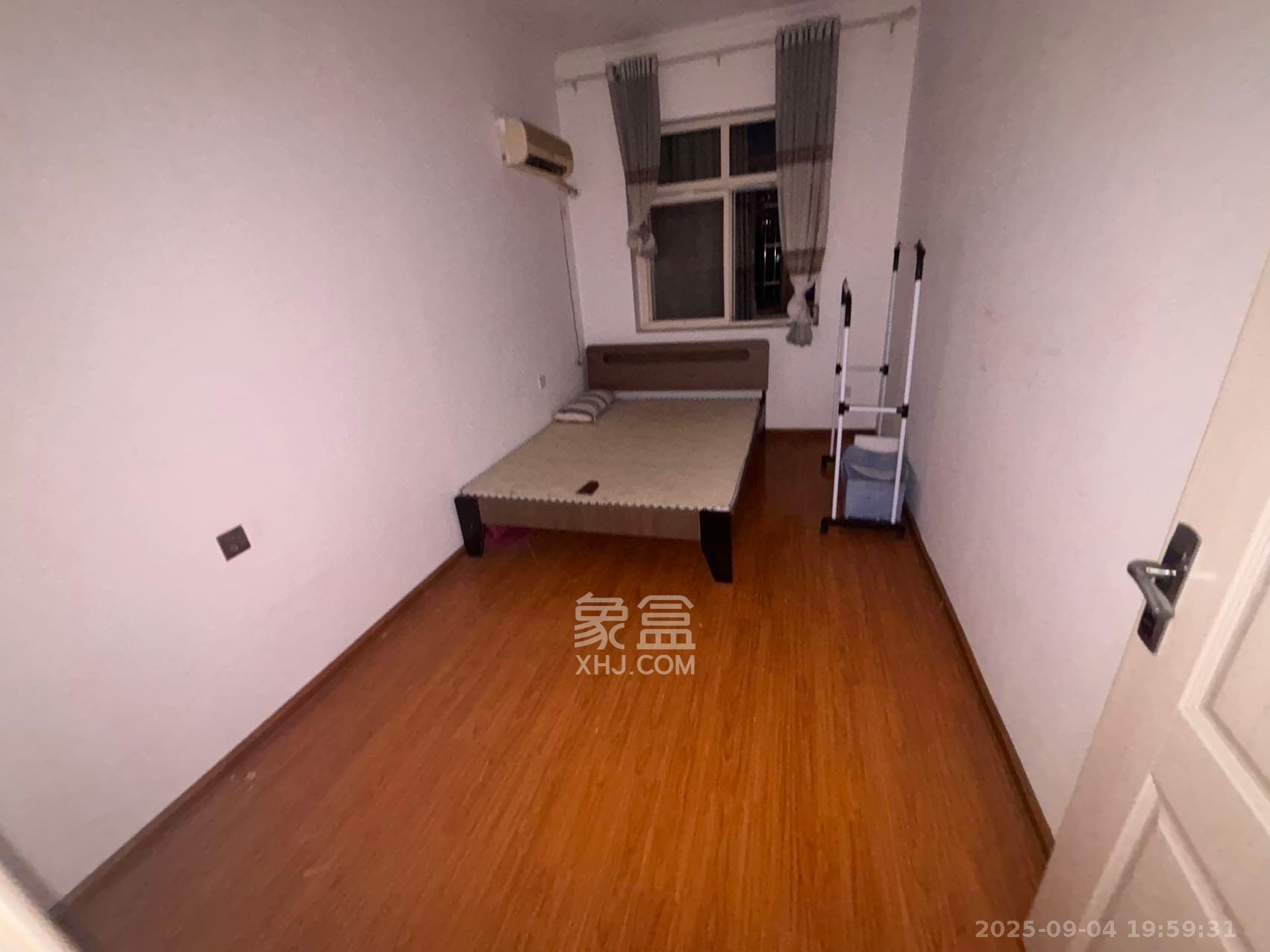 正圆小区（树木岭）  1室2厅1卫    1600.0元/月室内图