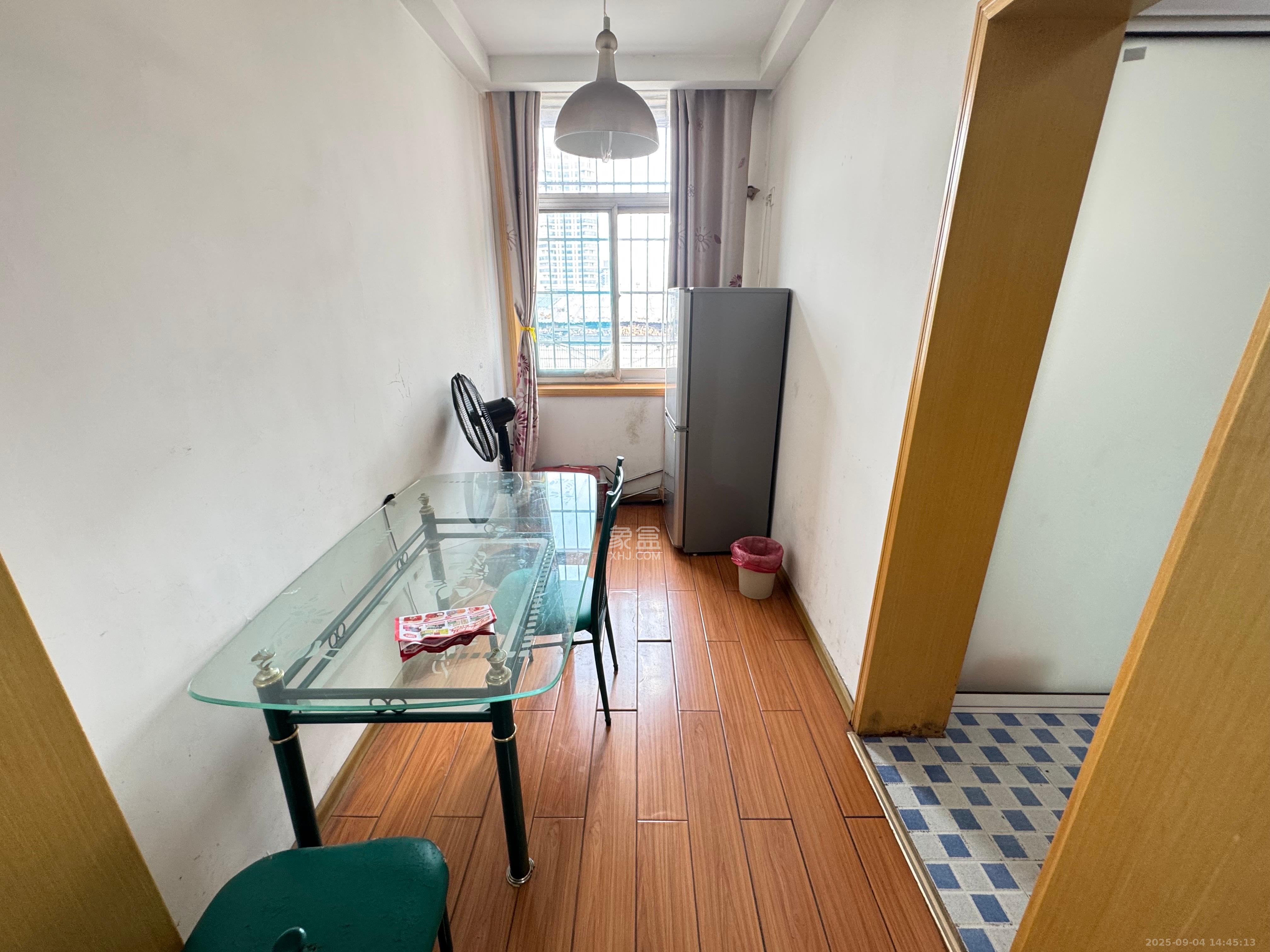 电影院宿舍  2室1厅1卫    1800.0元/月 电影院宿舍  2室1厅1卫    1800.0元/月室内图