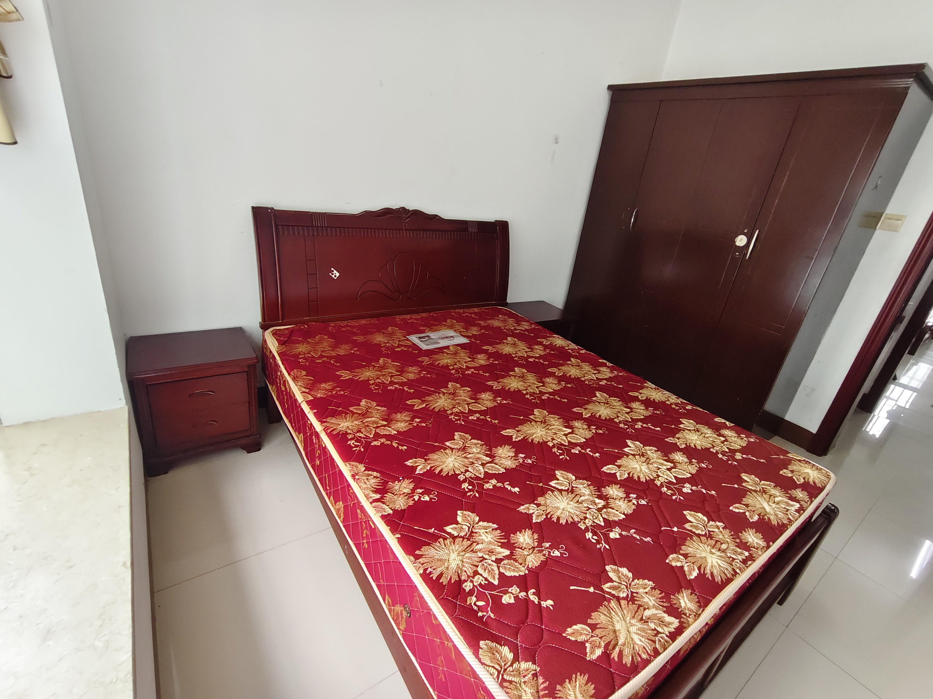 华荣府 3室2厅2卫 2500.0元/月 华荣府 3室2厅2卫 2500.0元/月室内图