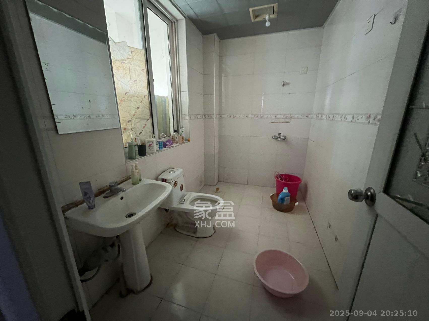 上河国际C区  3室2厅2卫    2400.0元/月室内图