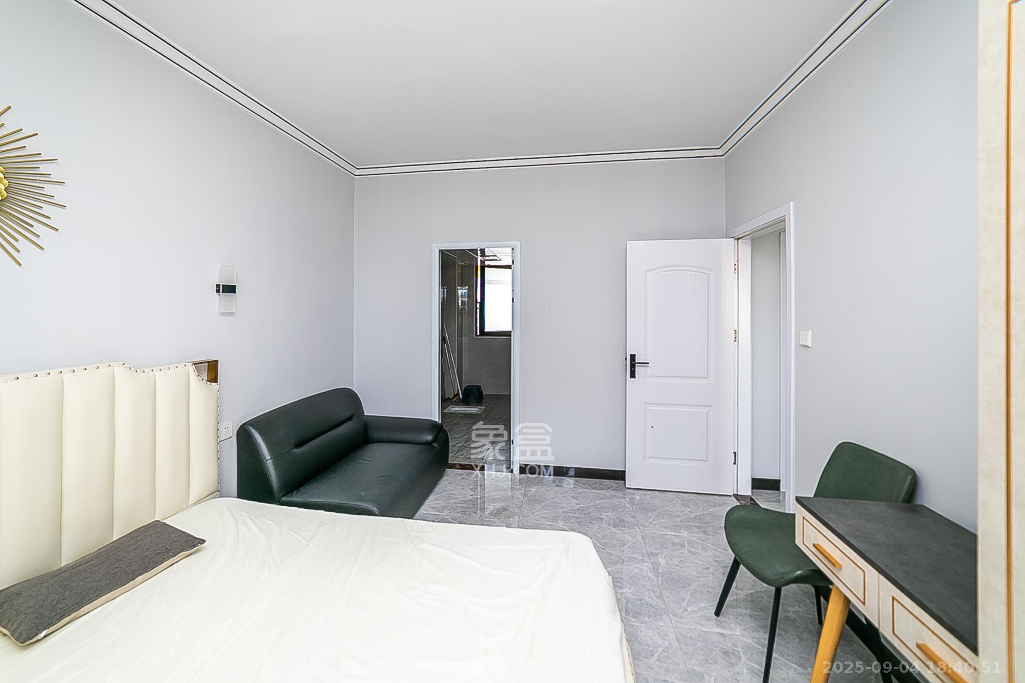 君合天玺  3室2厅2卫    140.0万卧室