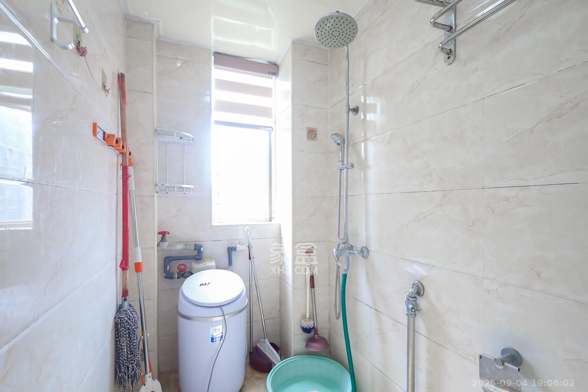 香海西岸 3室2厅1卫 88.0万 香海西岸 3室2厅1卫 88.0万卫生间