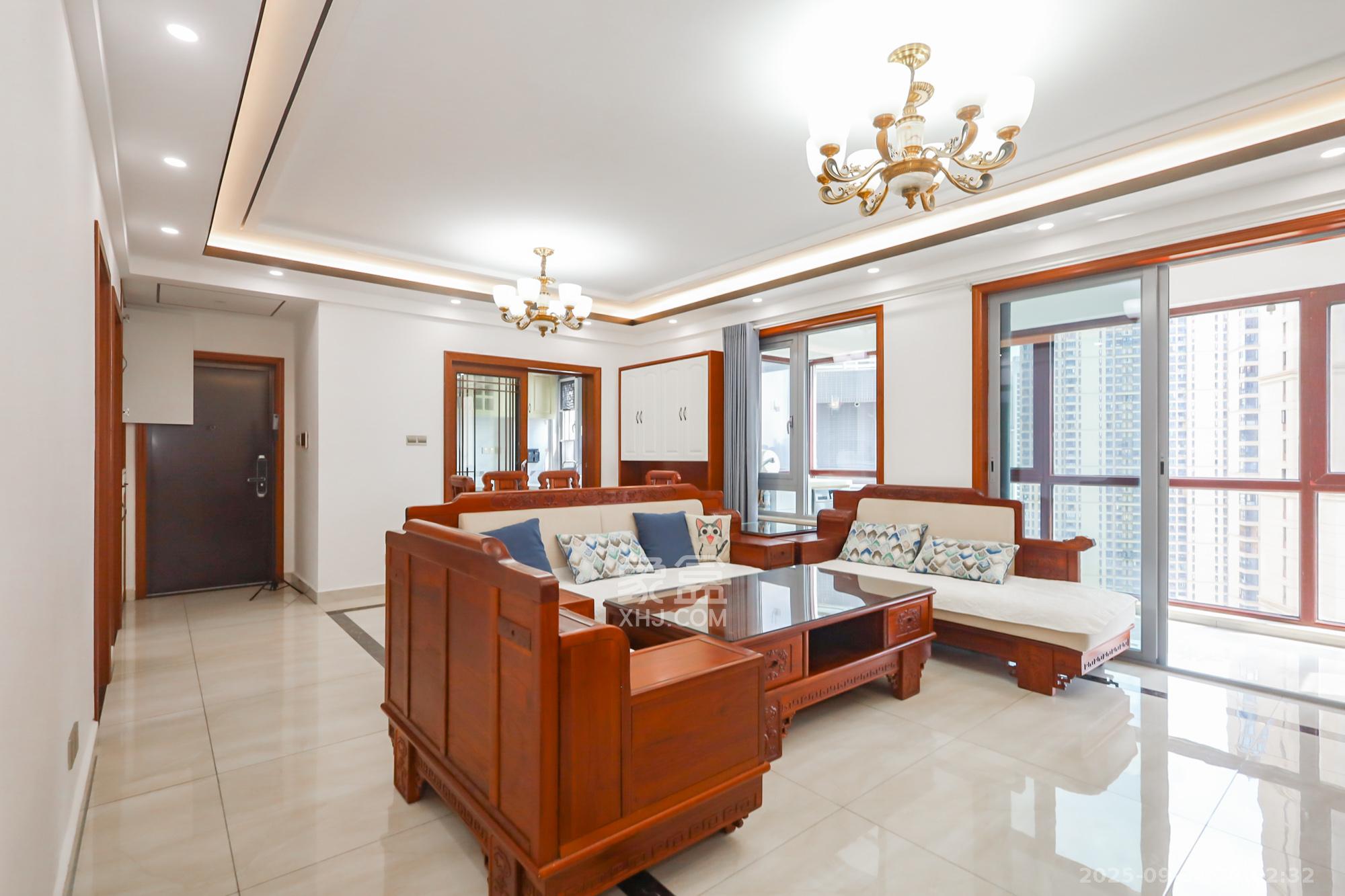 保利天禧D区 4室2厅2卫 215.0万 保利天禧D区 4室2厅2卫 215.0万客厅