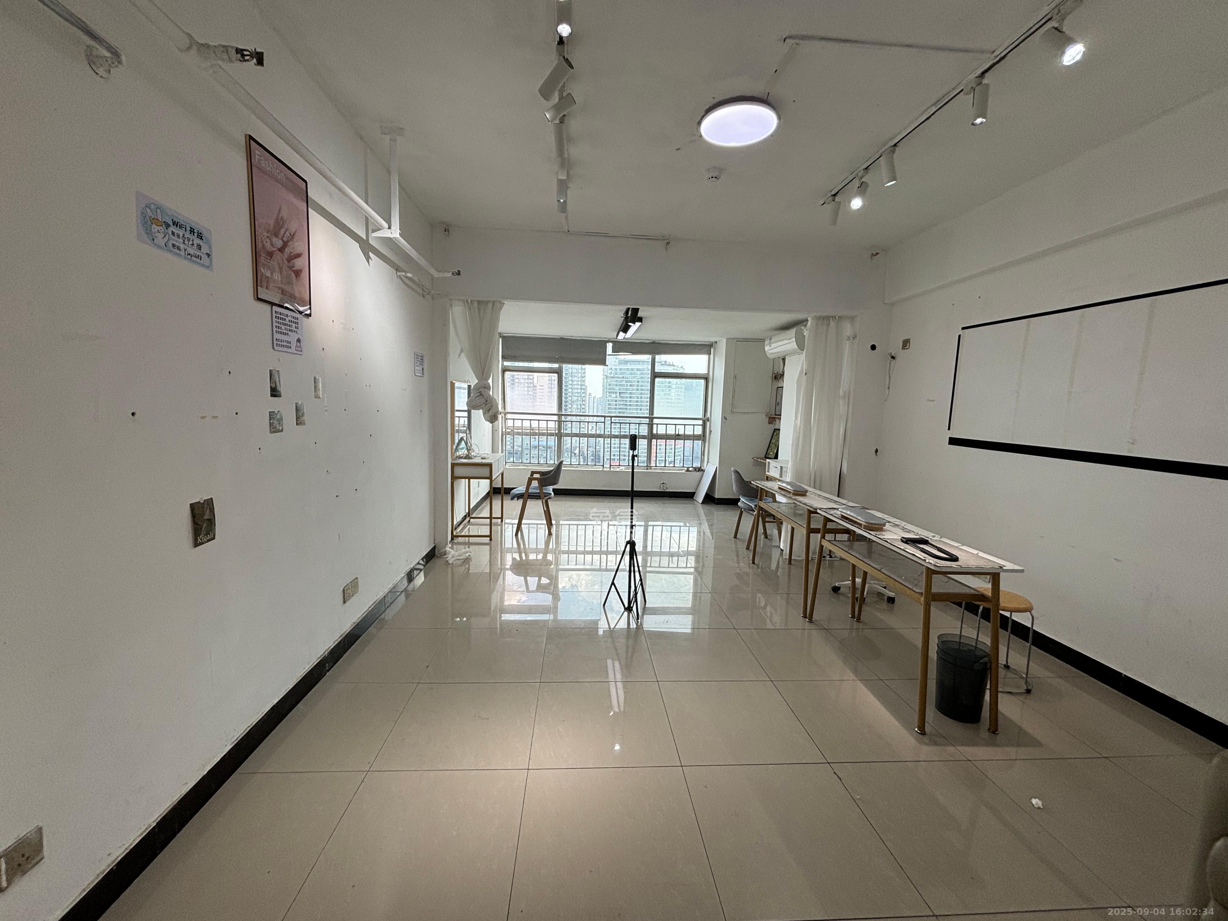 五一新干线  1室1厅1卫    2500.0元/月室内图