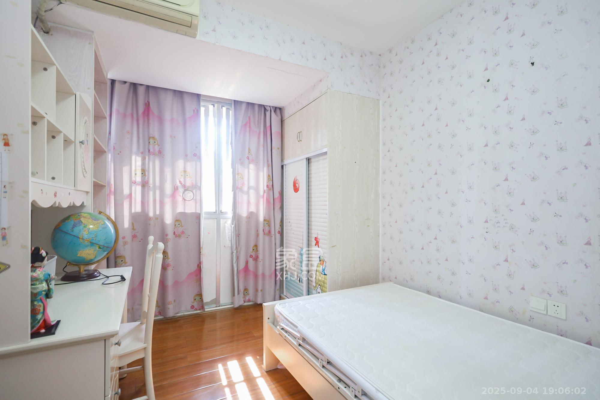 香海西岸 3室2厅1卫 88.0万 香海西岸 3室2厅1卫 88.0万卧室