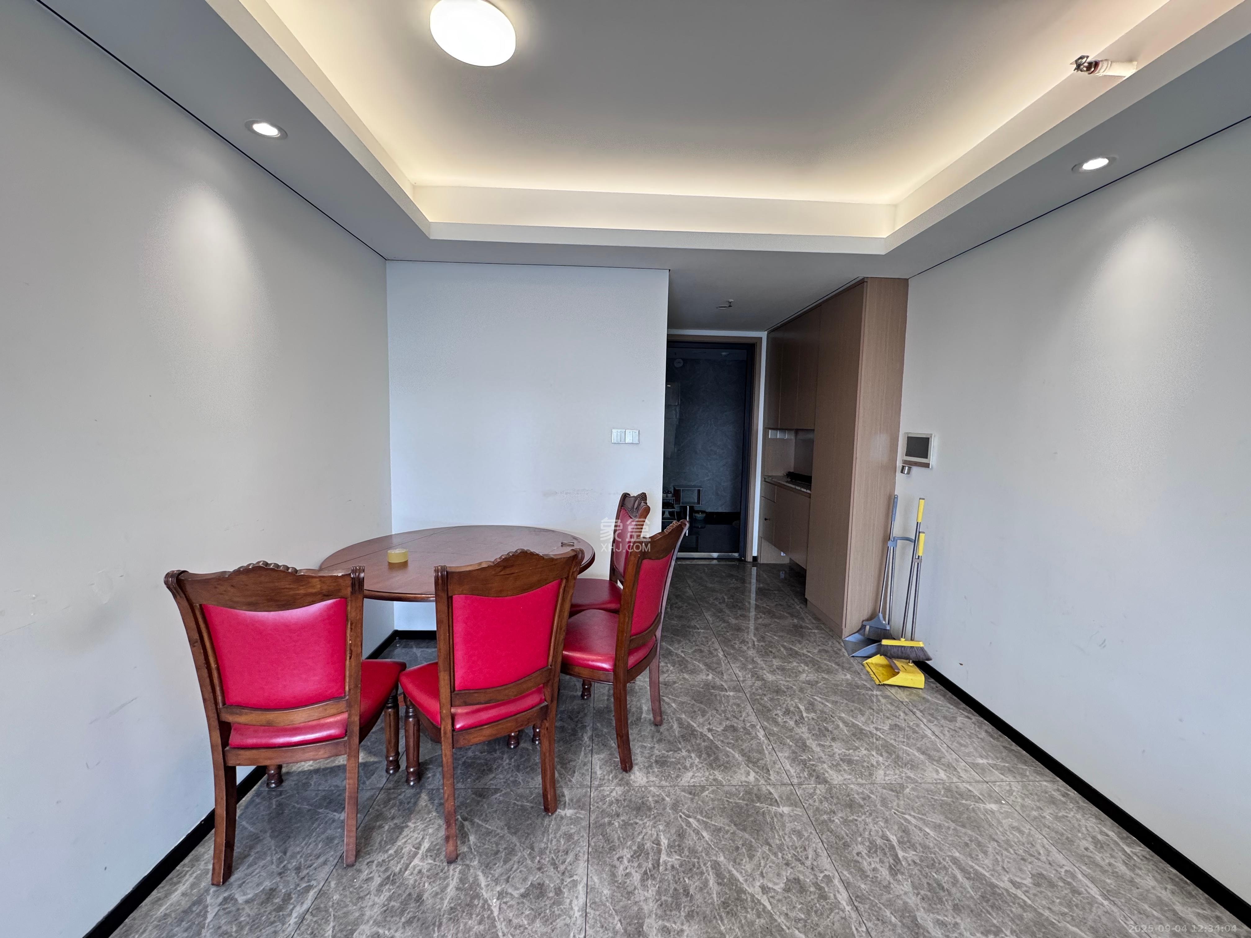 中国铁建湘语梅溪 3室2厅2卫 2800.0元/月 中国铁建湘语梅溪 3室2厅2卫 2800.0元/月室内图