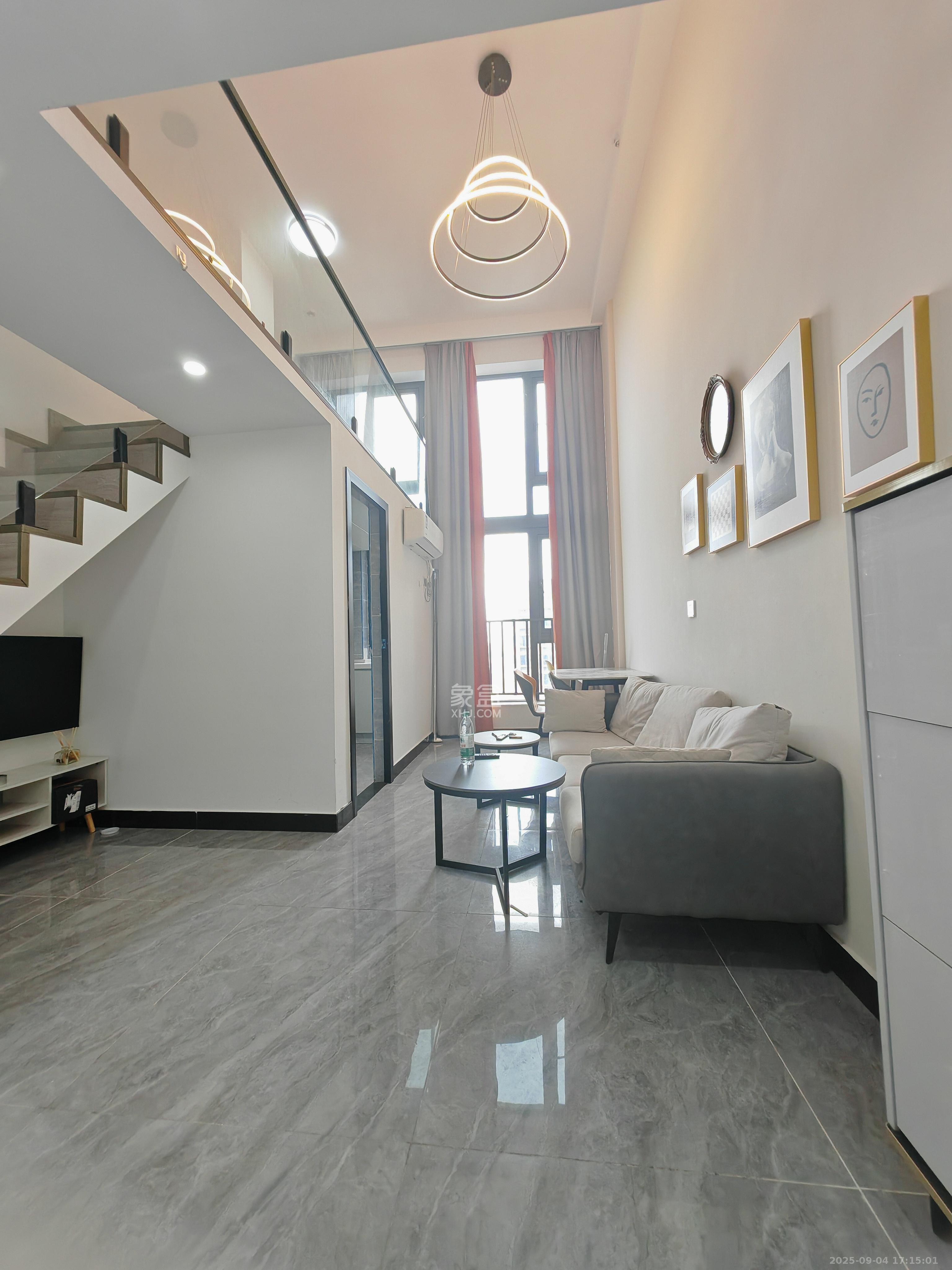 卓越中寰  1室1厅1卫    2200.0元/月室内图