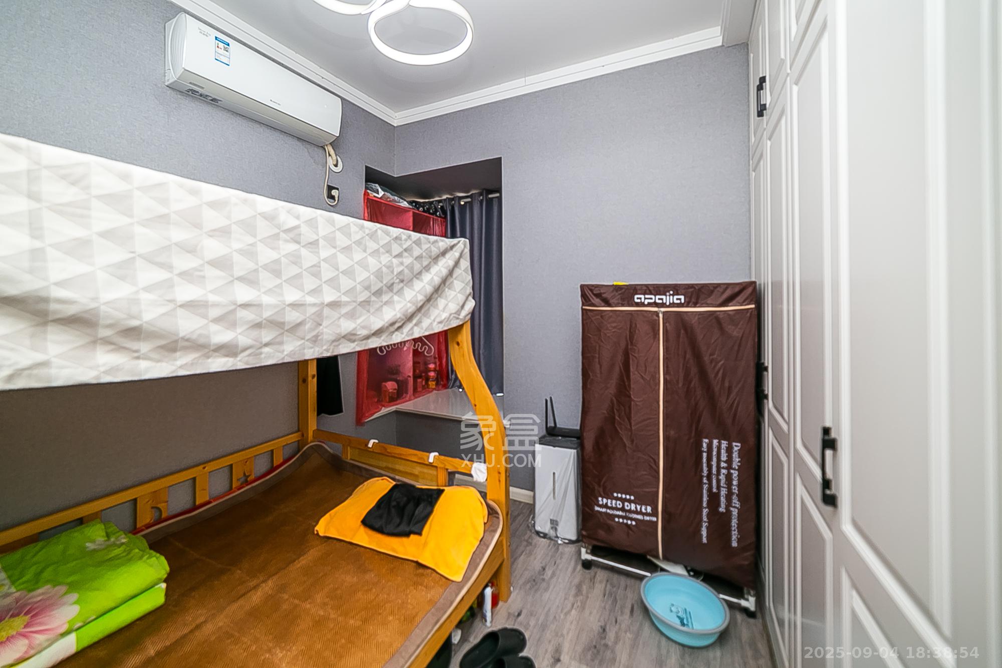 荣悦台  2室2厅1卫    92.0万 荣悦台  2室2厅1卫    92.0万卧室