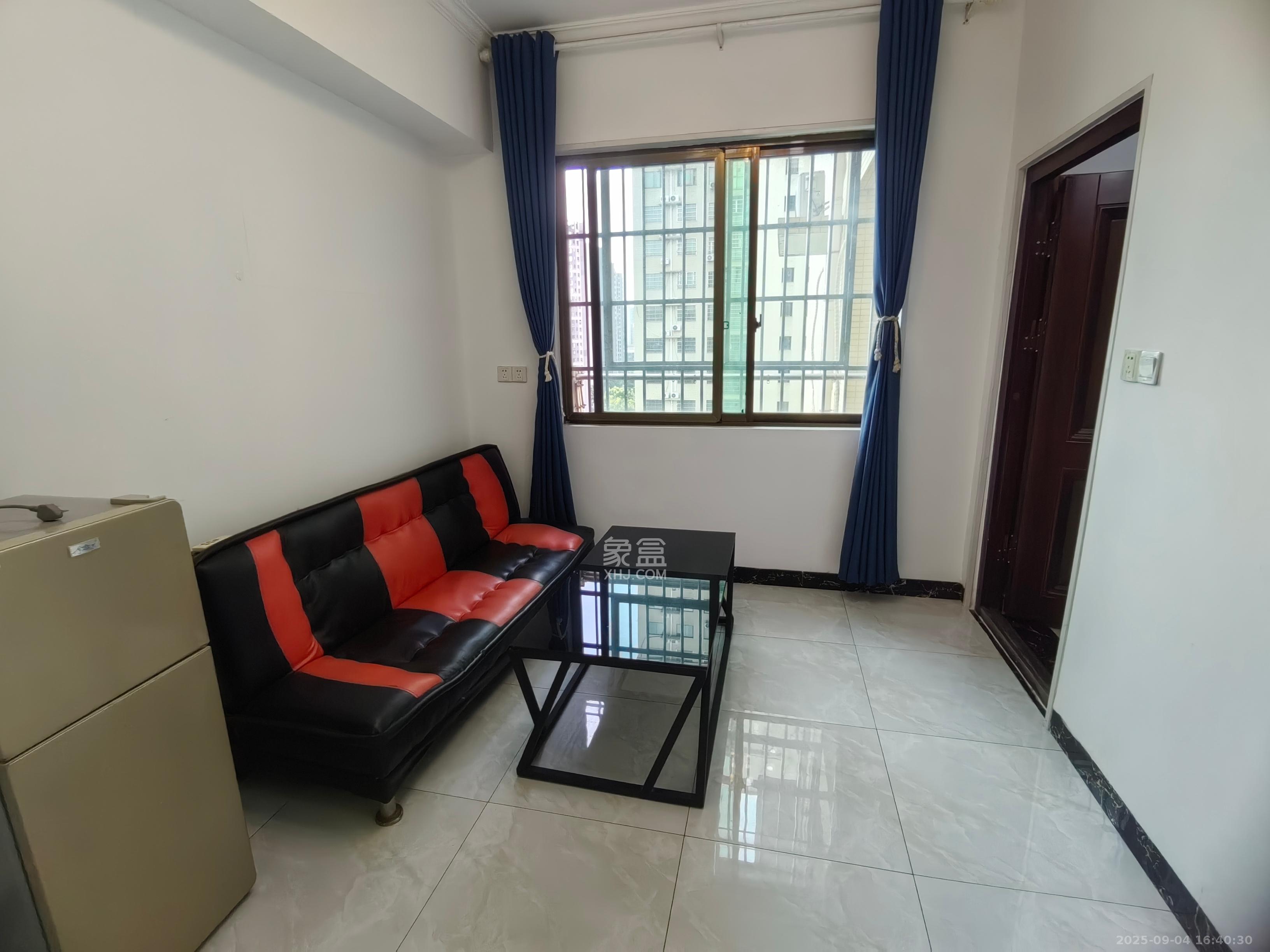 鄱阳佳郡 1室1厅1卫 1100.0元/月 鄱阳佳郡 1室1厅1卫 1100.0元/月室内图