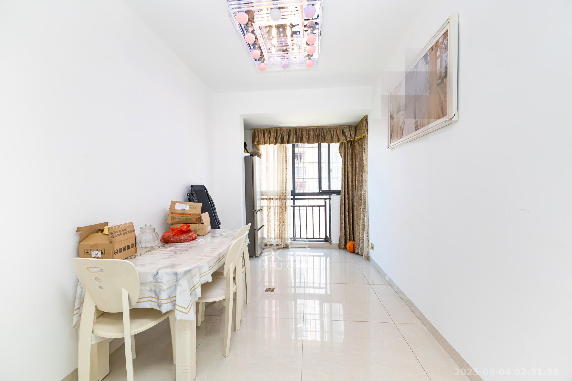 浩龙音乐界 4室2厅2卫 60.0万 浩龙音乐界 4室2厅2卫 60.0万客厅