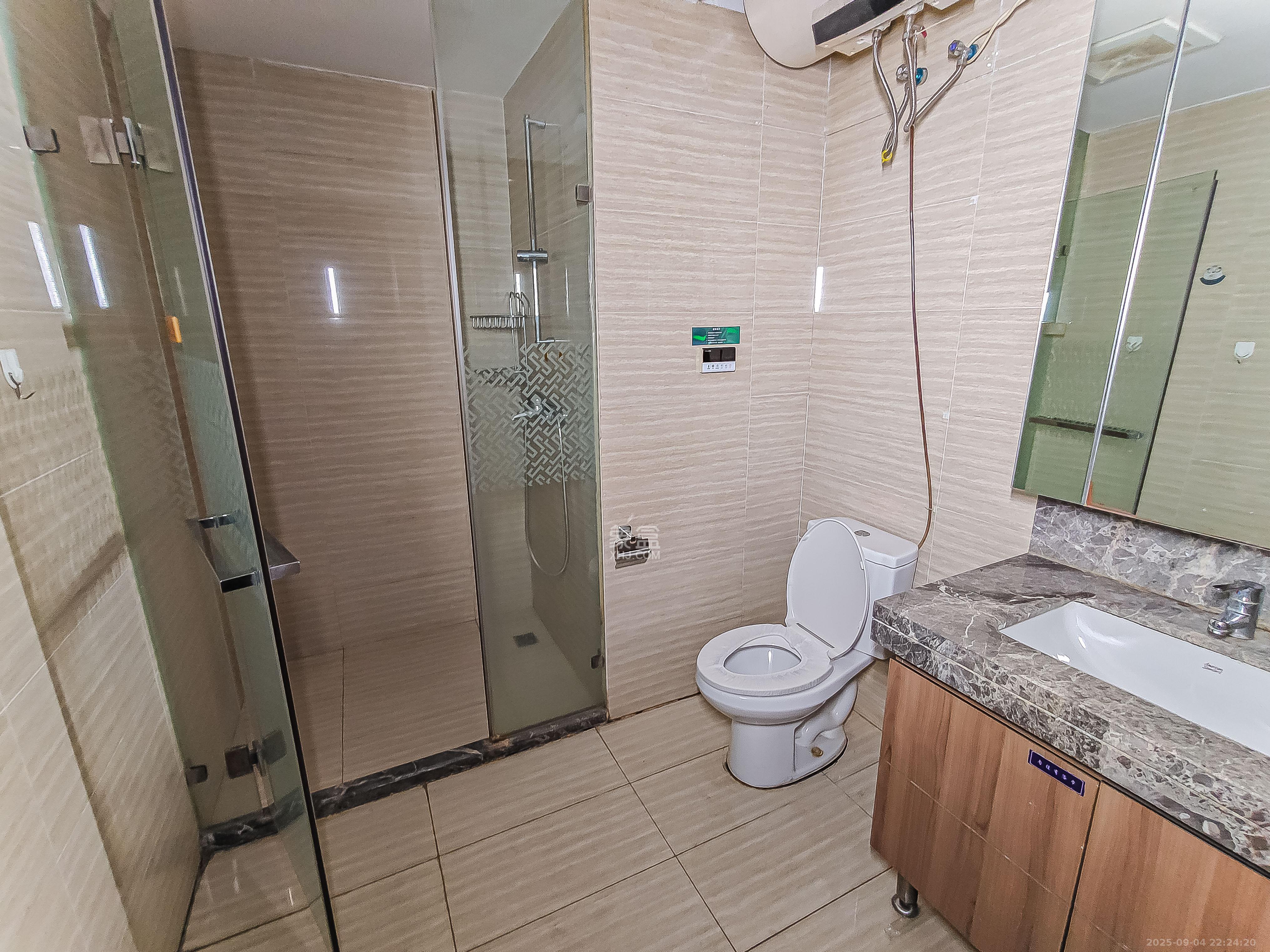 华远国际公寓  1室1厅1卫    90.0万 华远国际公寓  1室1厅1卫    90.0万卫生间