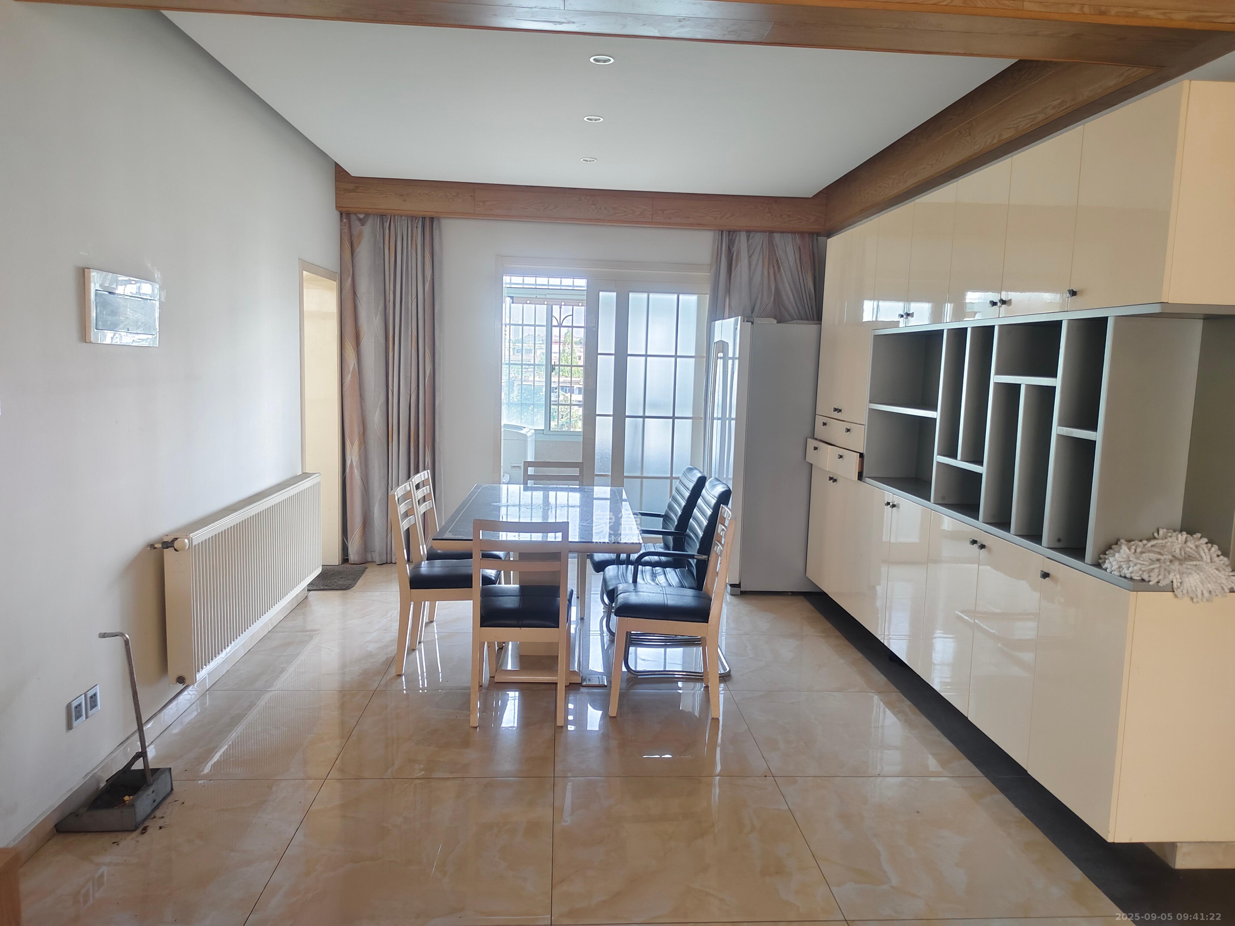 湘林家园(湘林小区电梯房) 4室2厅2卫 3600.0元/月 湘林家园(湘林小区电梯房) 4室2厅2卫 3600.0元/月室内图