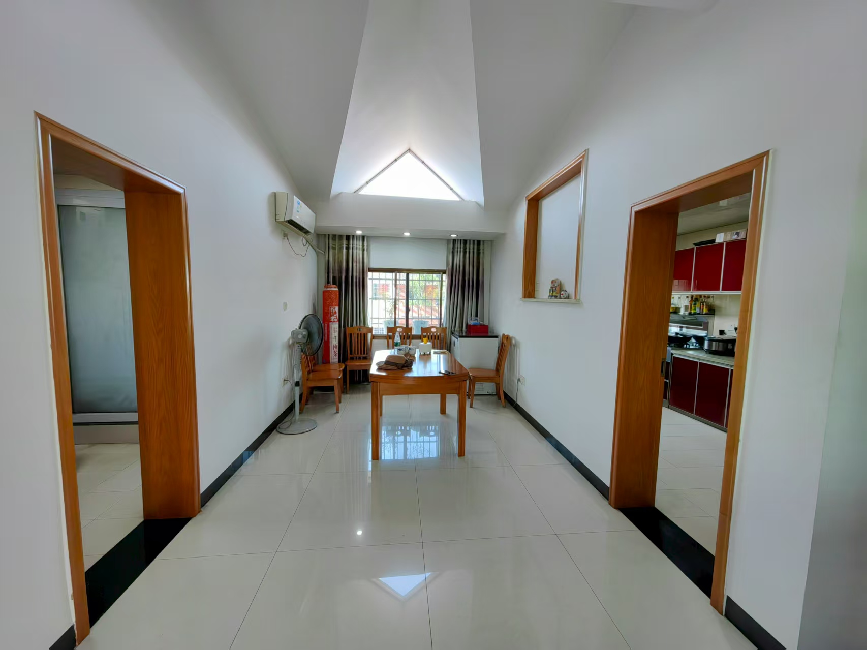 资江新城 8室4厅4卫 56.8万 资江新城 8室4厅4卫 56.8万客厅