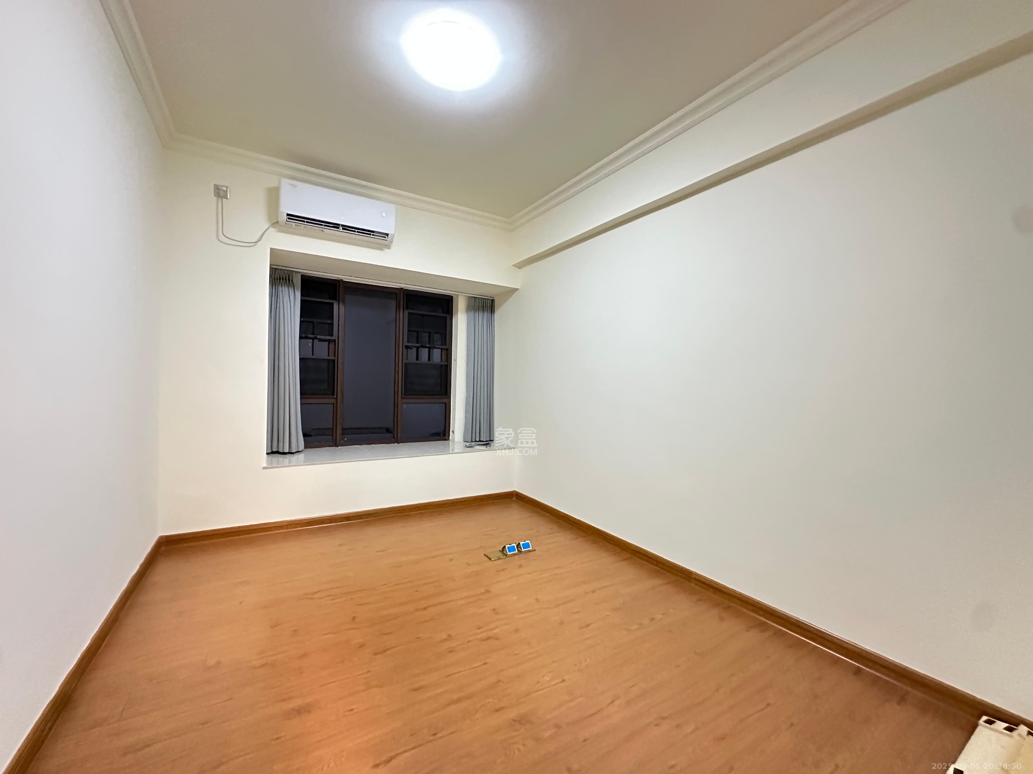 碧桂园高尔夫花园  4室2厅2卫    2600.0元/月 碧桂园高尔夫花园  4室2厅2卫    2600.0元/月室内图