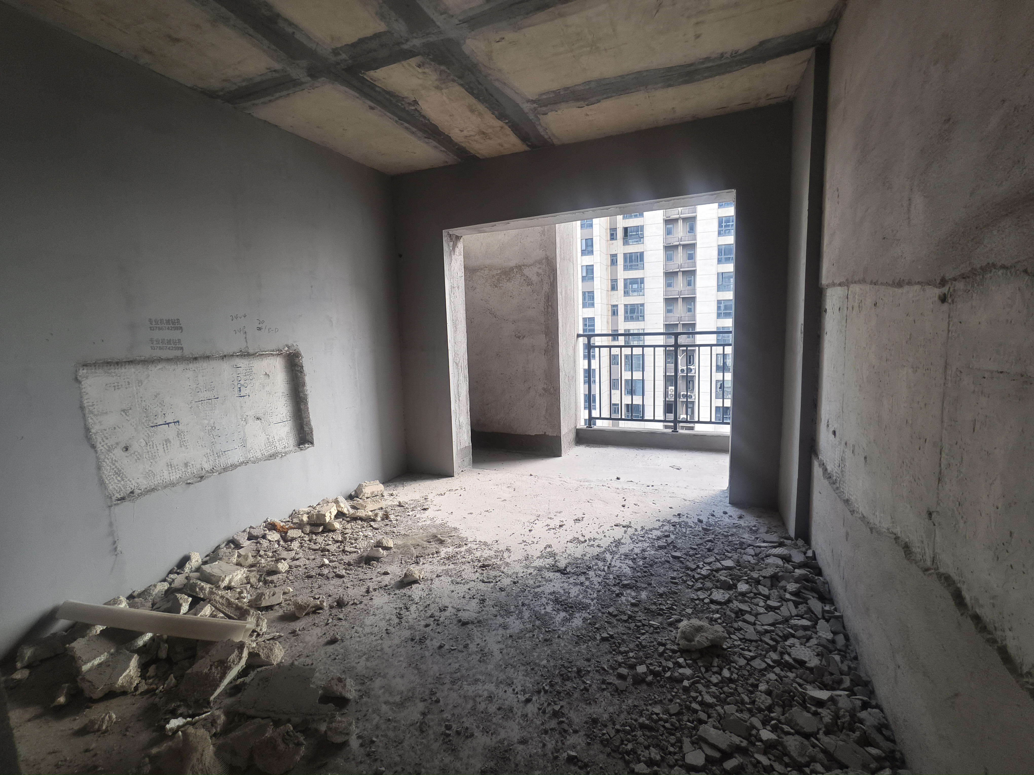 领御一方中心 4室2厅2卫 116.00万 领御一方中心 4室2厅2卫 116.00万客厅