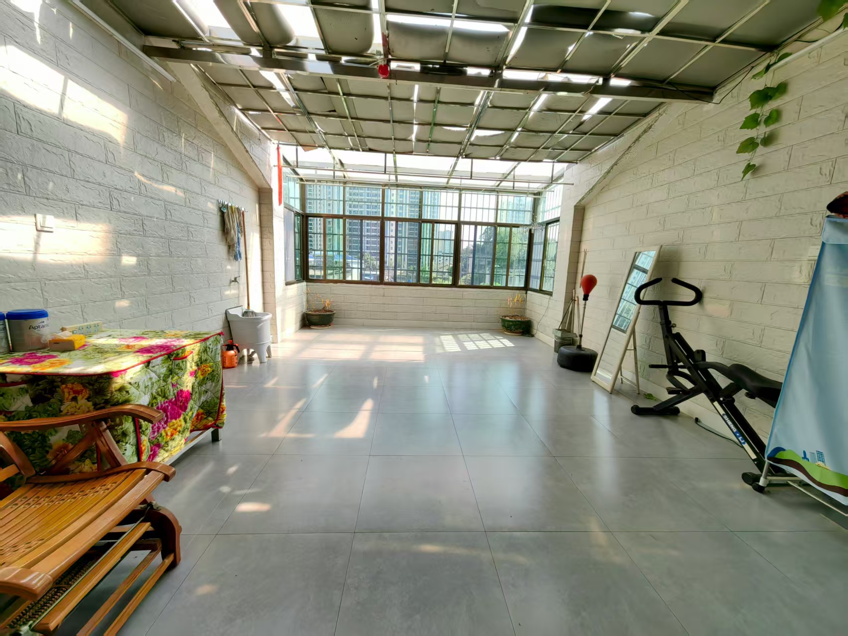 资江新城 8室4厅4卫 56.8万 资江新城 8室4厅4卫 56.8万客厅