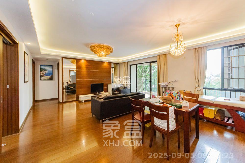 万科城  1室2厅1卫    2700.0元/月室内图