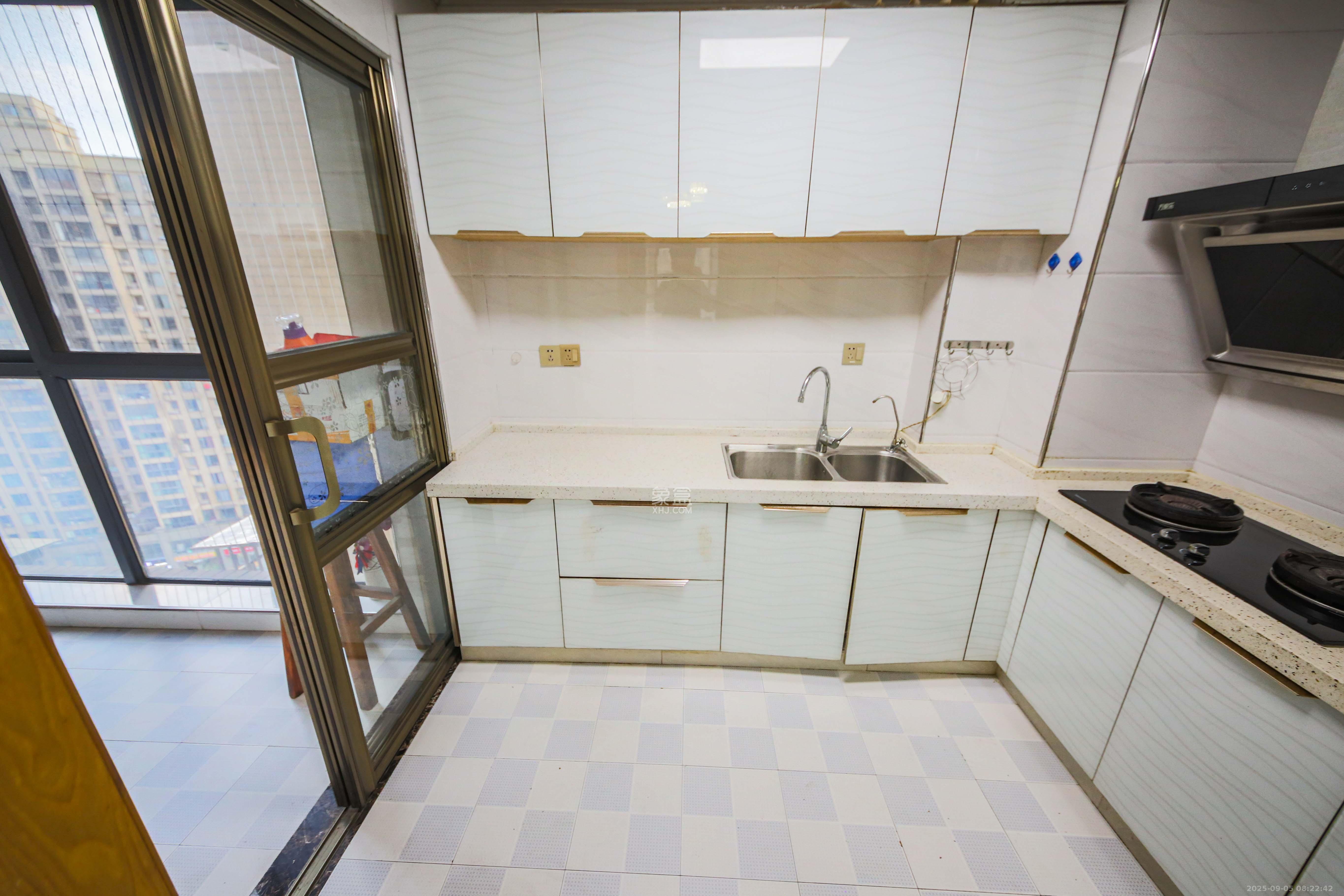 鑫远御文台一期  3室2厅1卫    113.0万厨房