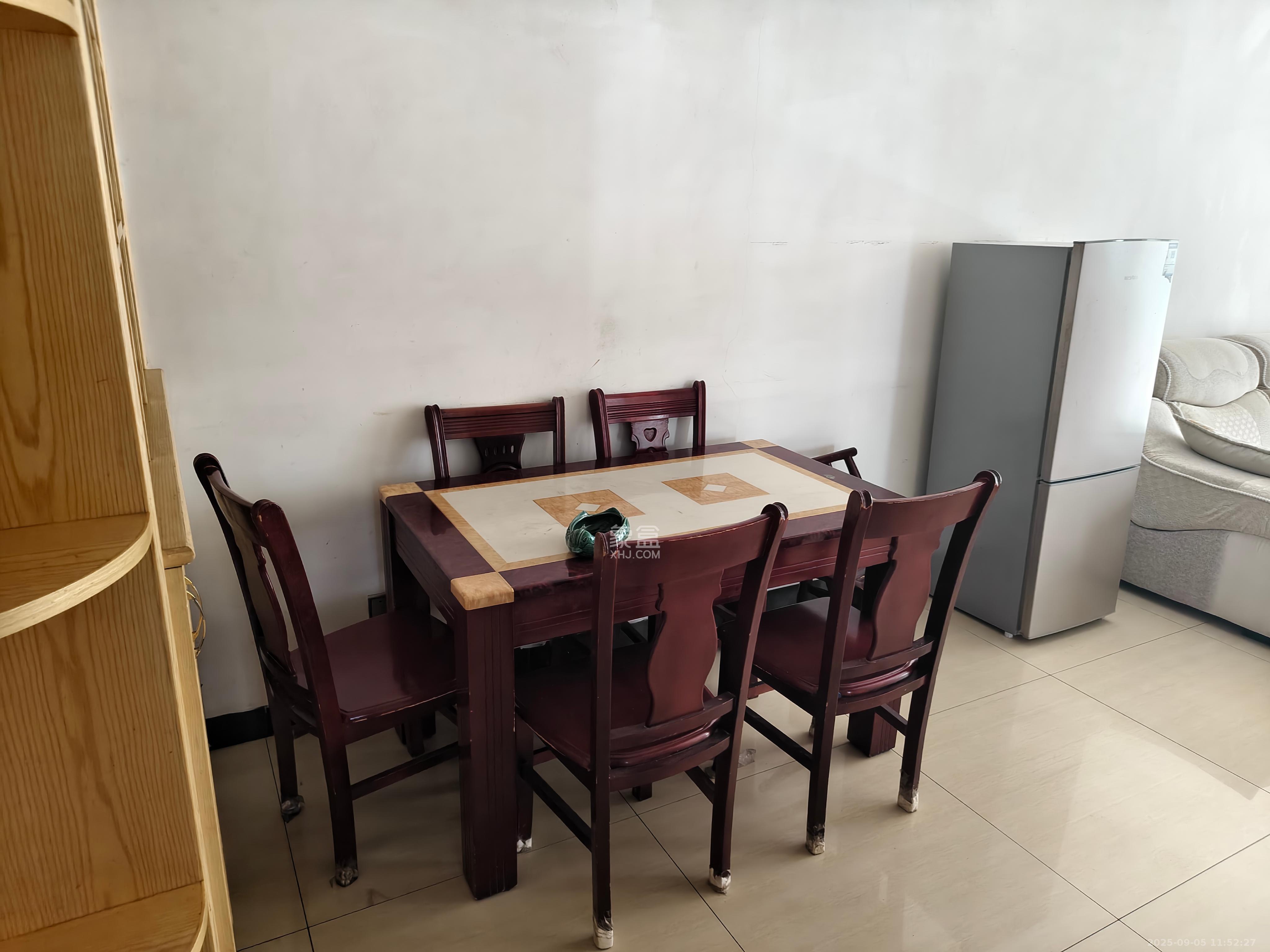骑龙安置小区  2室1厅1卫    1900.0元/月室内图