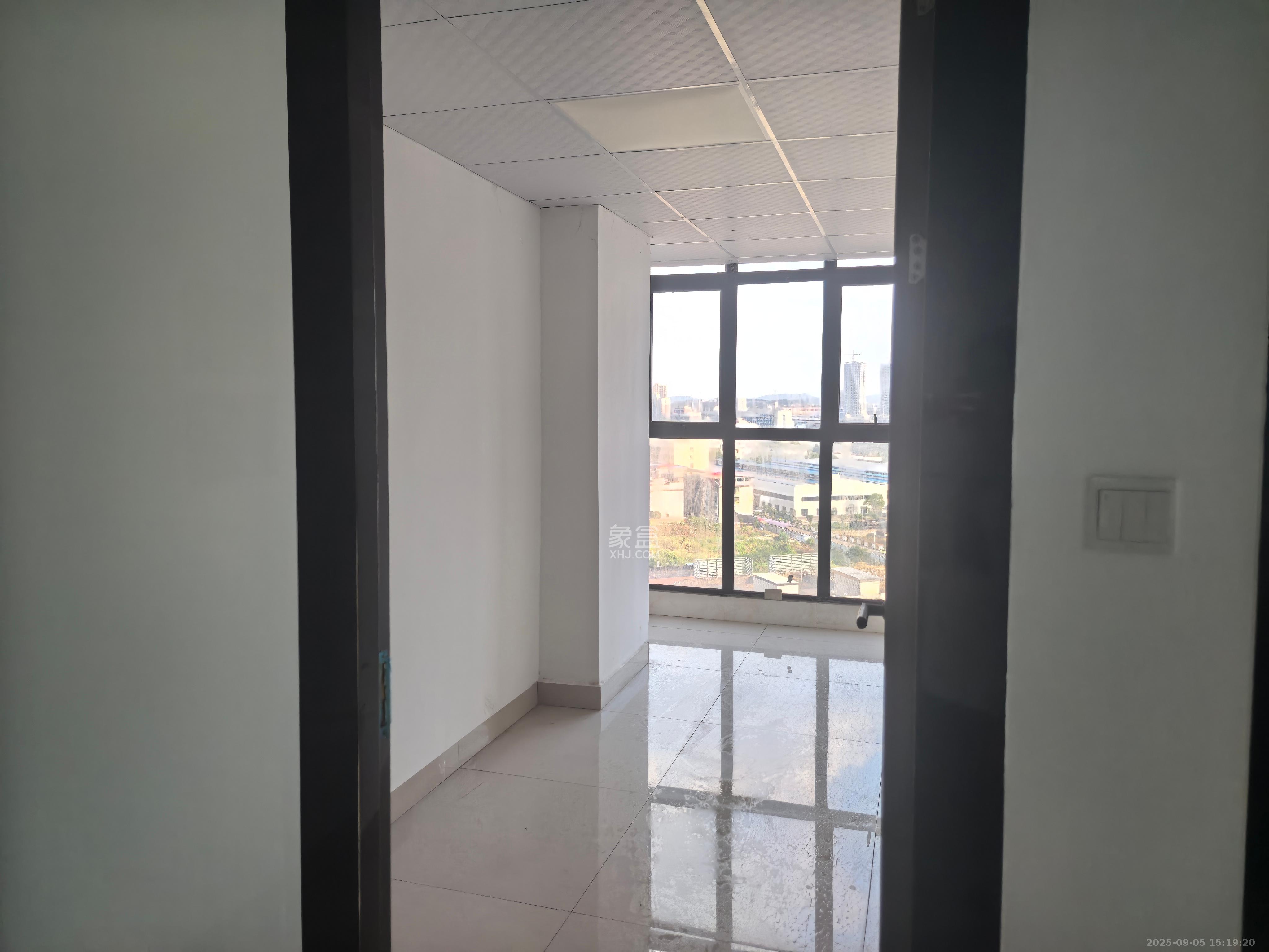 中特青年公寓  3室2厅2卫    1300.0元/月 中特青年公寓  3室2厅2卫    1300.0元/月室内图