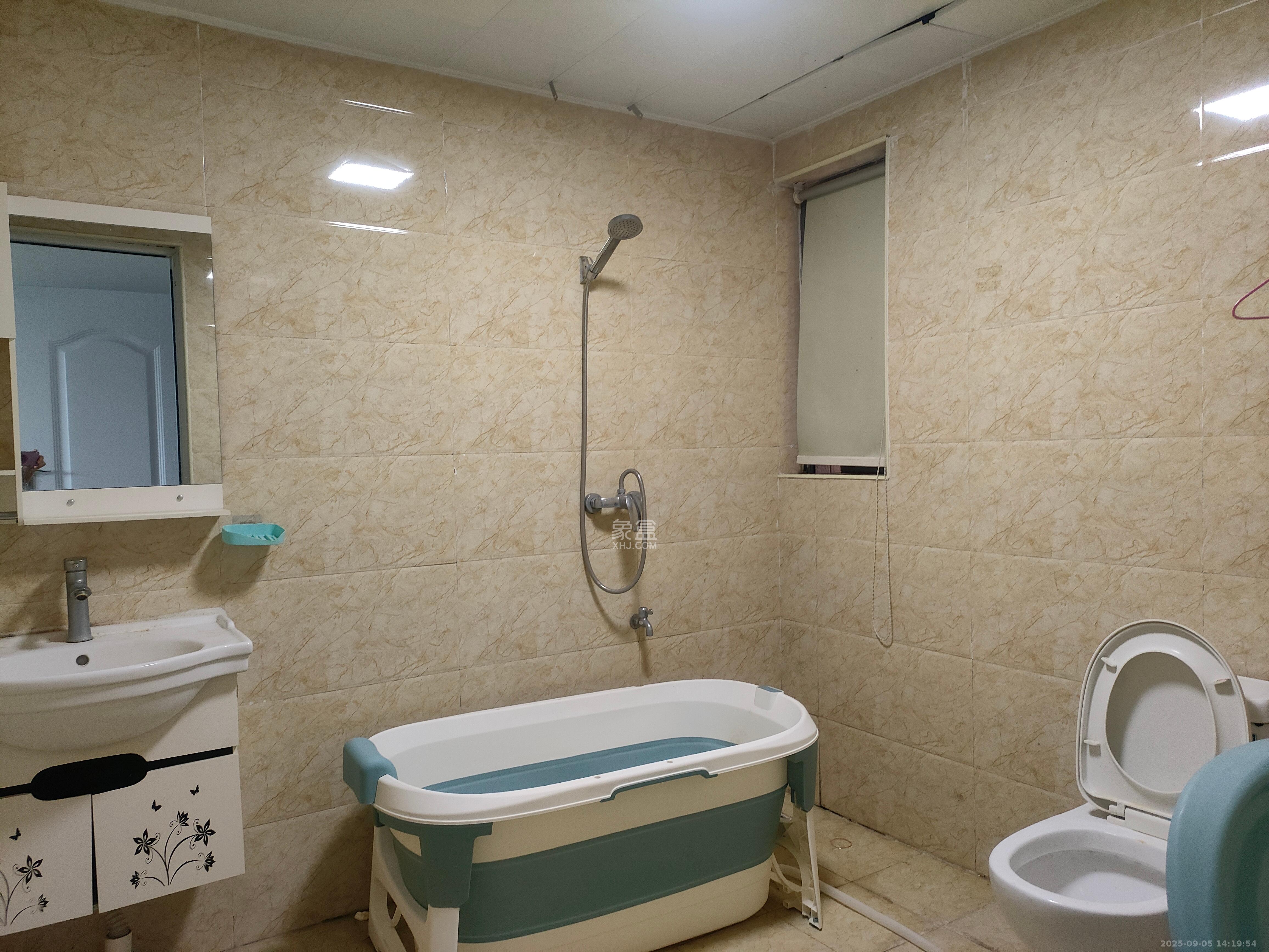 八方小区B区  3室2厅2卫    4000.0元/月室内图