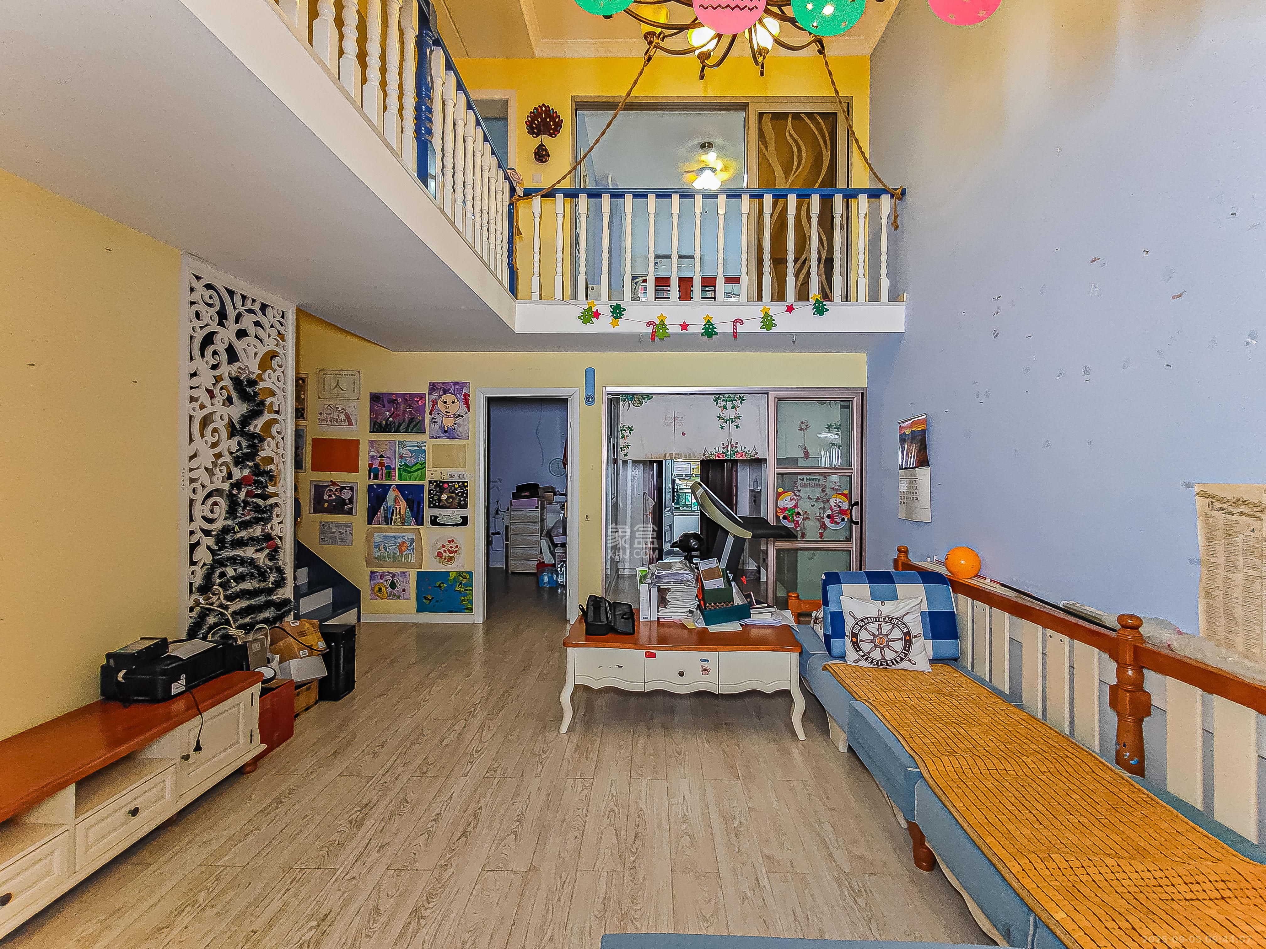 香格里嘉园  5室2厅2卫    129.0万客厅