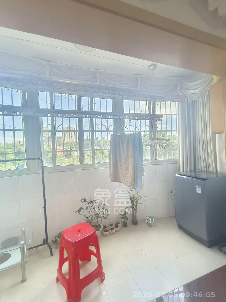 鑫兴佳园 3室2厅2卫 2300.0元/月 鑫兴佳园 3室2厅2卫 2300.0元/月室内图