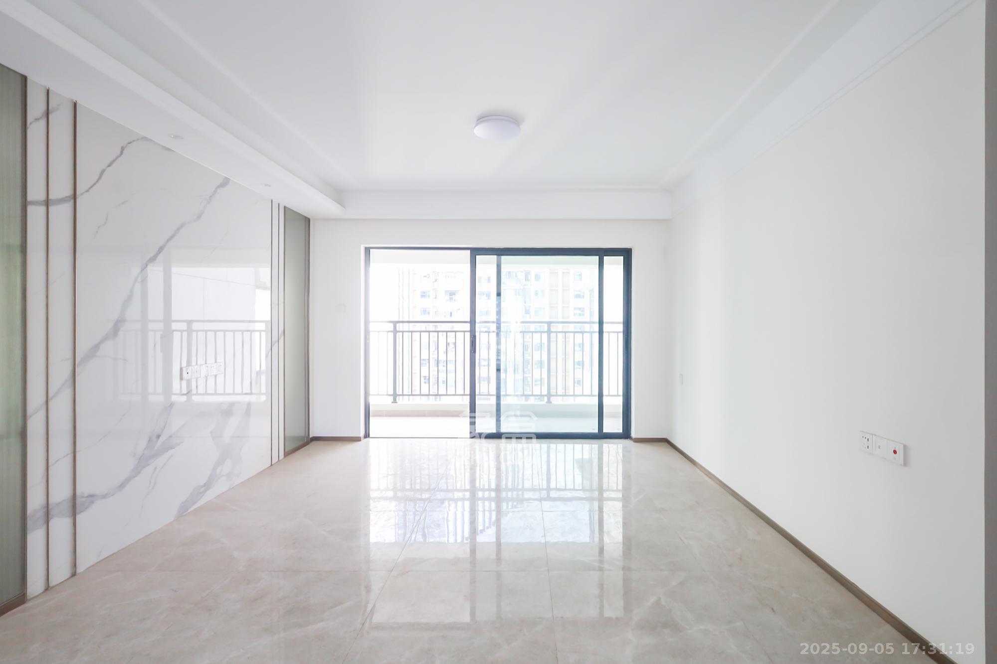 滨江府1913  4室2厅2卫    220.0万