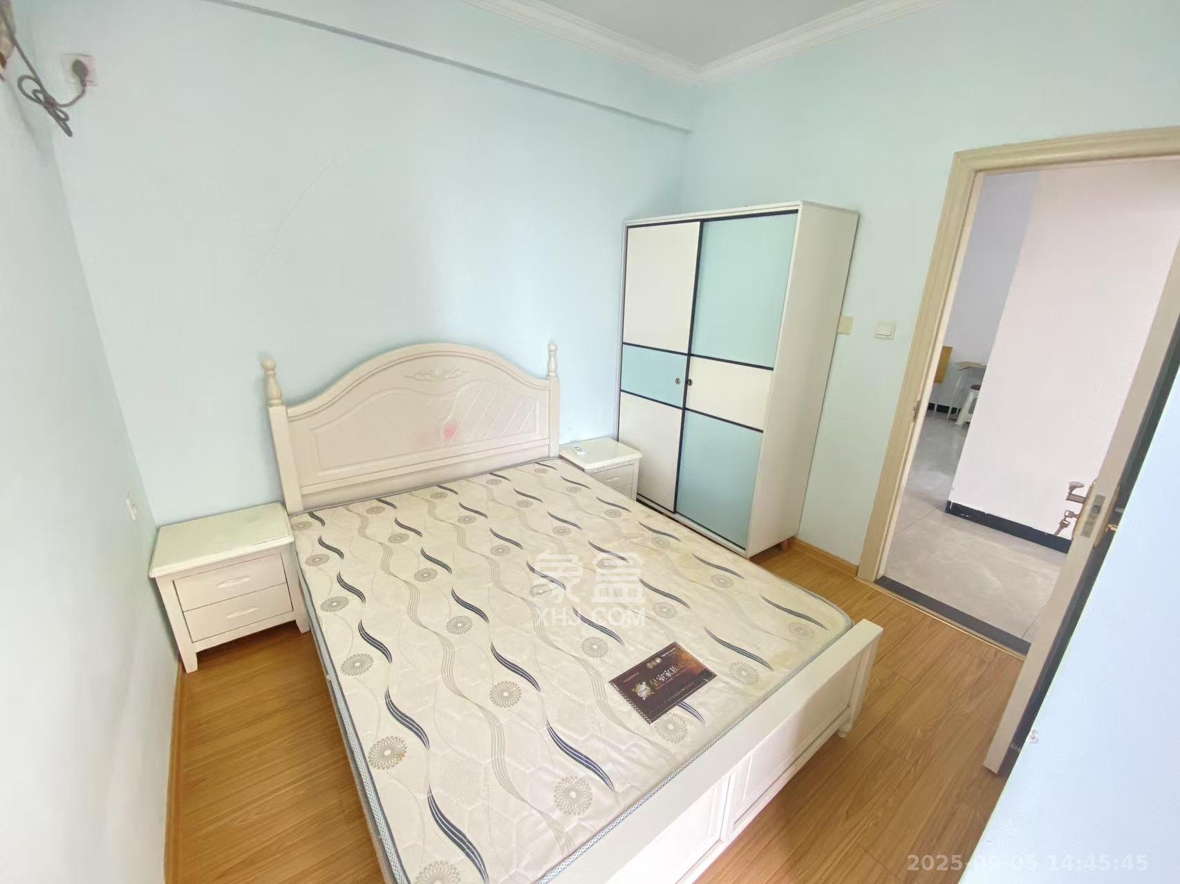 江南华府  3室2厅1卫   2600.00元/月室内图