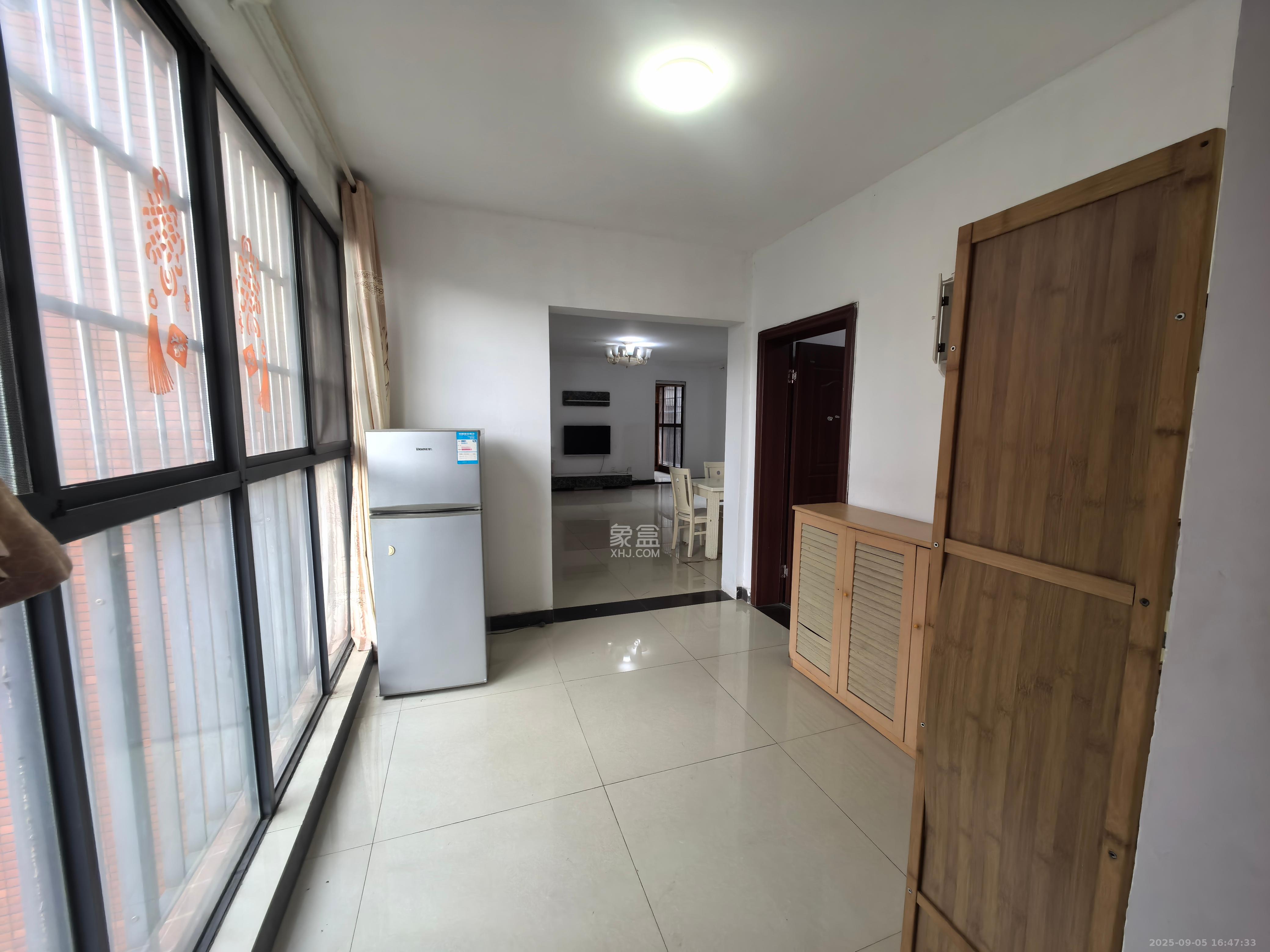 华润凤凰城二期 3室2厅2卫 1800.0元/月 华润凤凰城二期 3室2厅2卫 1800.0元/月室内图