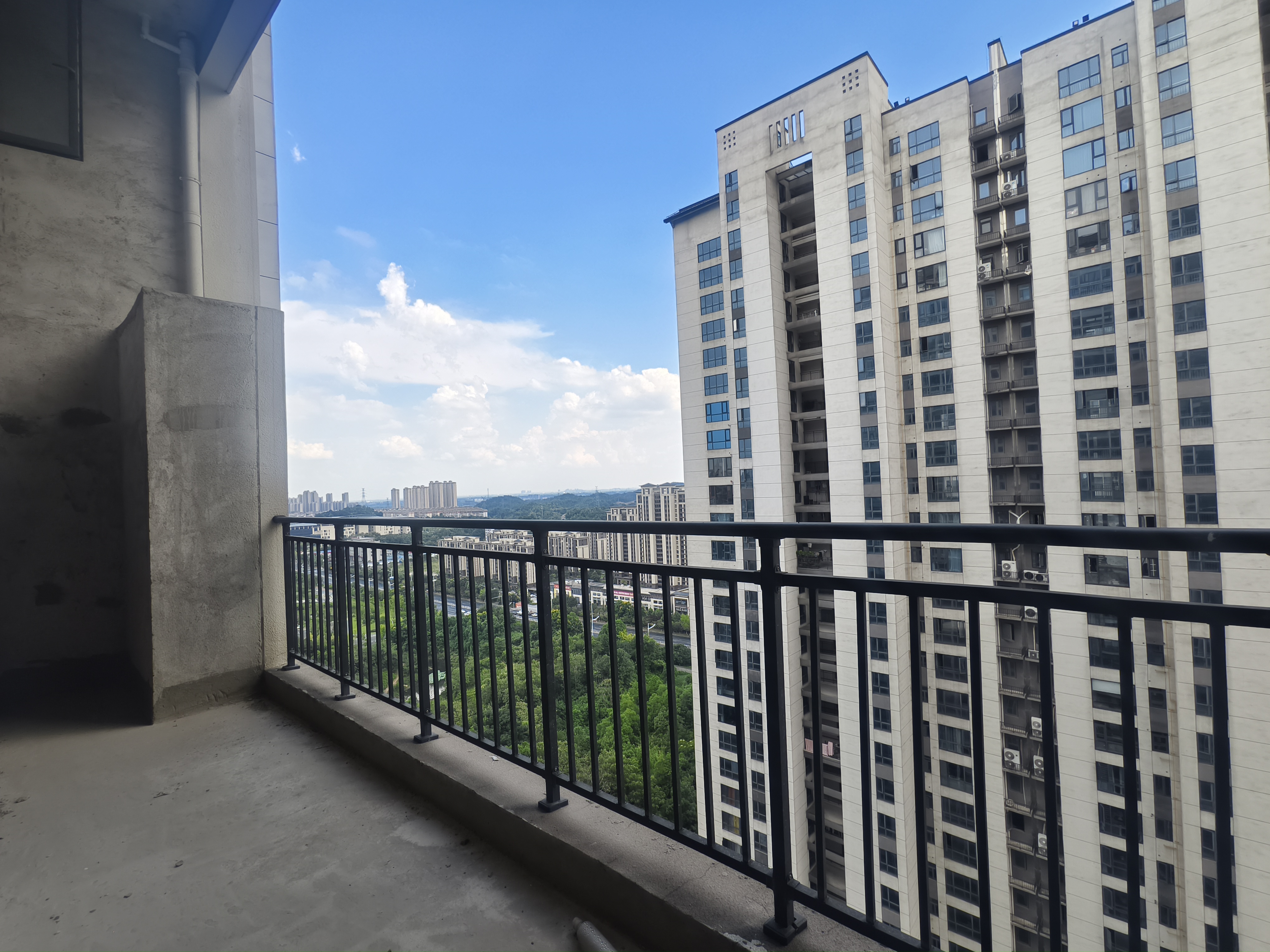 领御一方中心 4室2厅2卫 116.00万 领御一方中心 4室2厅2卫 116.00万客厅