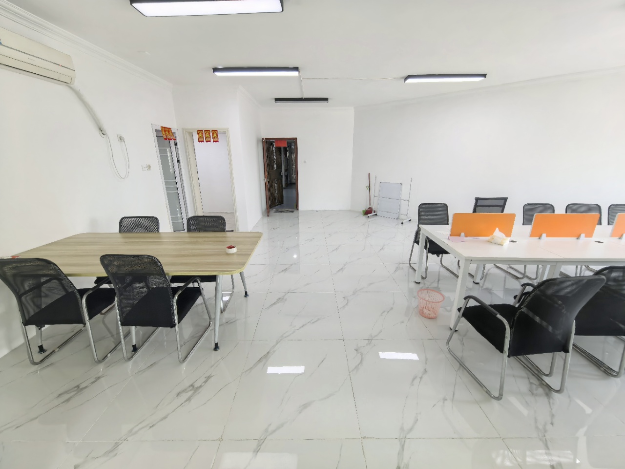 深发展大厦  3室2厅2卫    3000.0元/月 深发展大厦  3室2厅2卫    3000.0元/月室内图