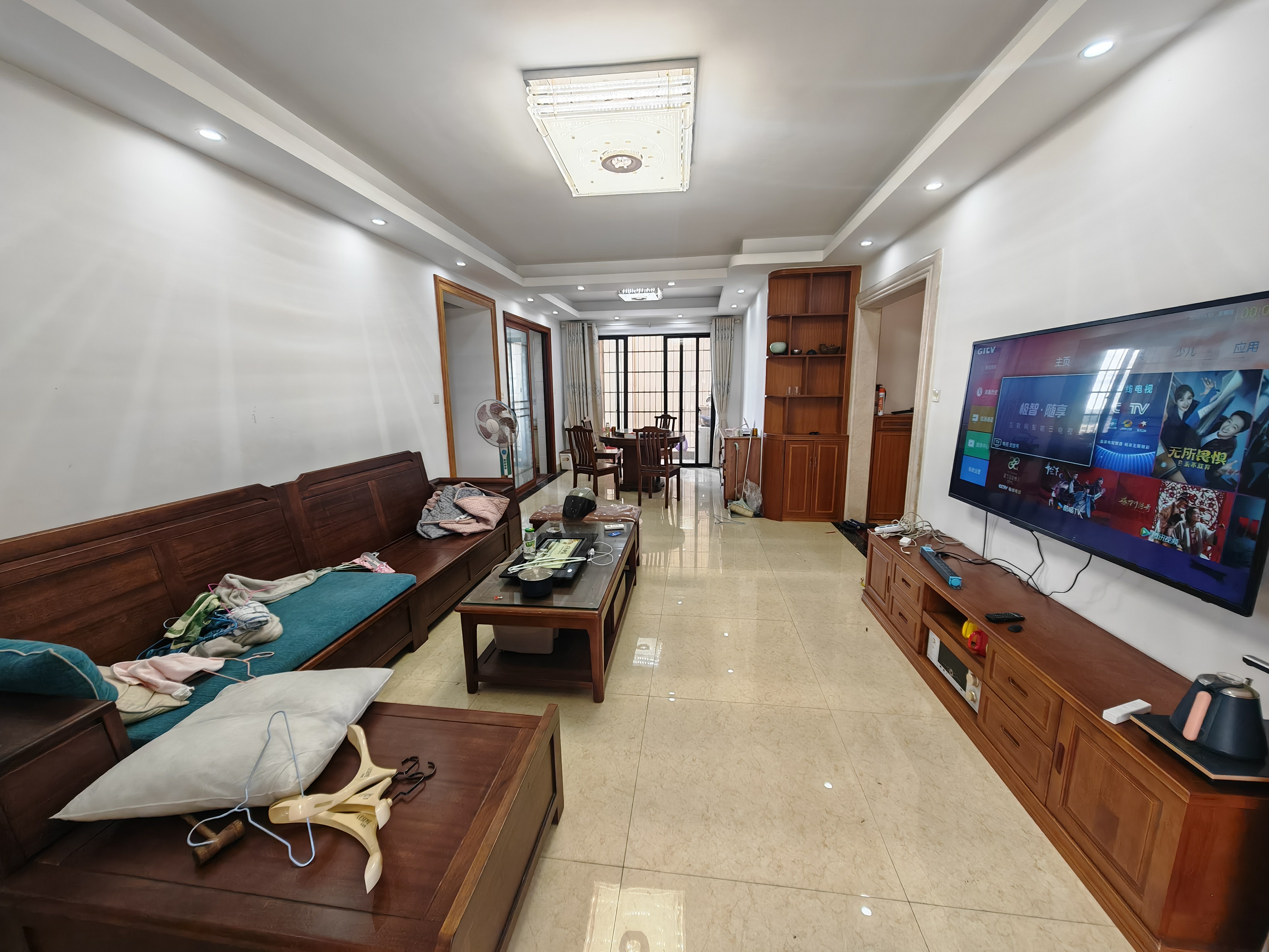 香江豪庭 3室2厅2卫 2500.0元/月 香江豪庭 3室2厅2卫 2500.0元/月室内图