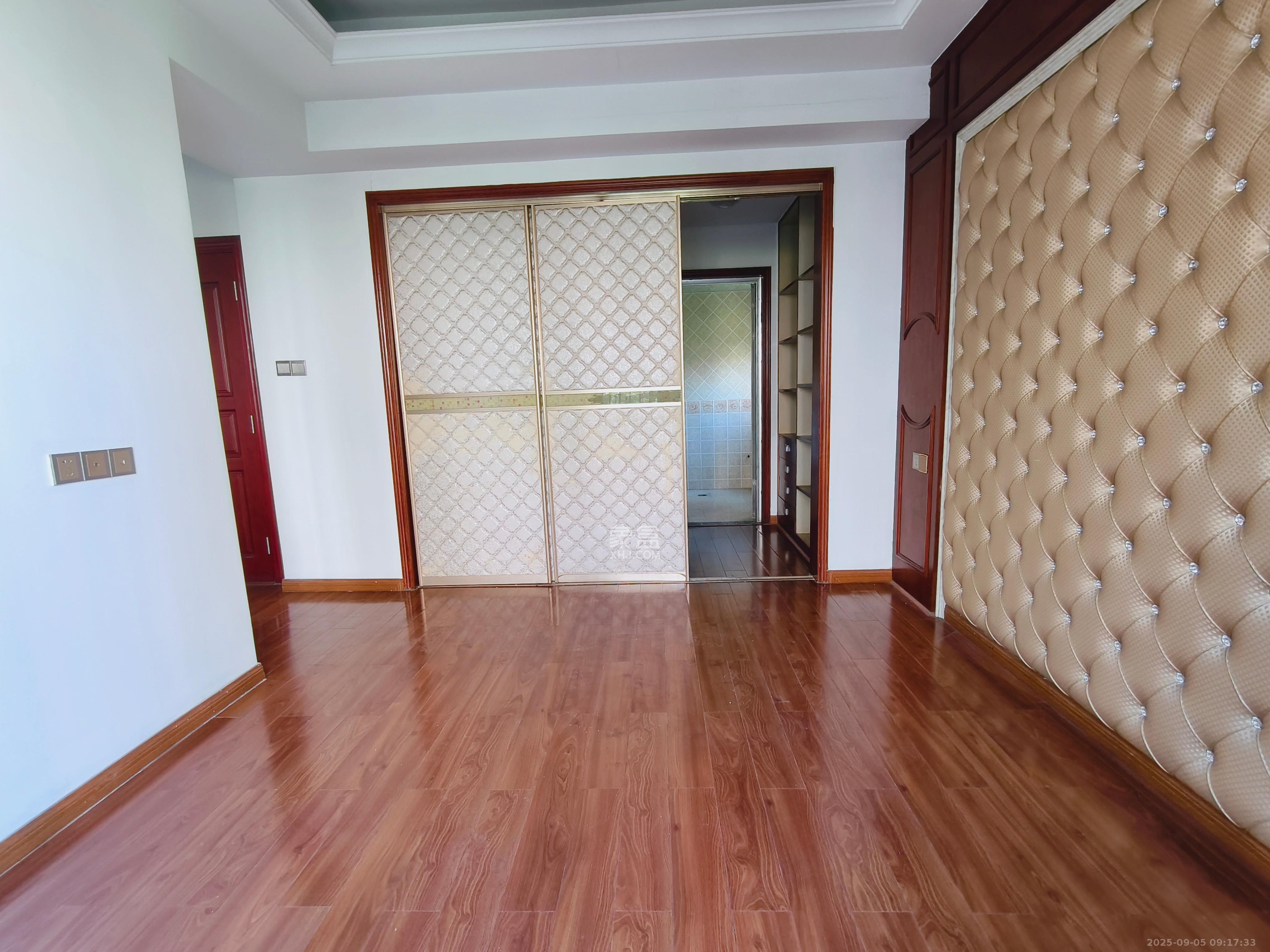 康桥长郡 3室2厅2卫 2400.0元/月 康桥长郡 3室2厅2卫 2400.0元/月室内图