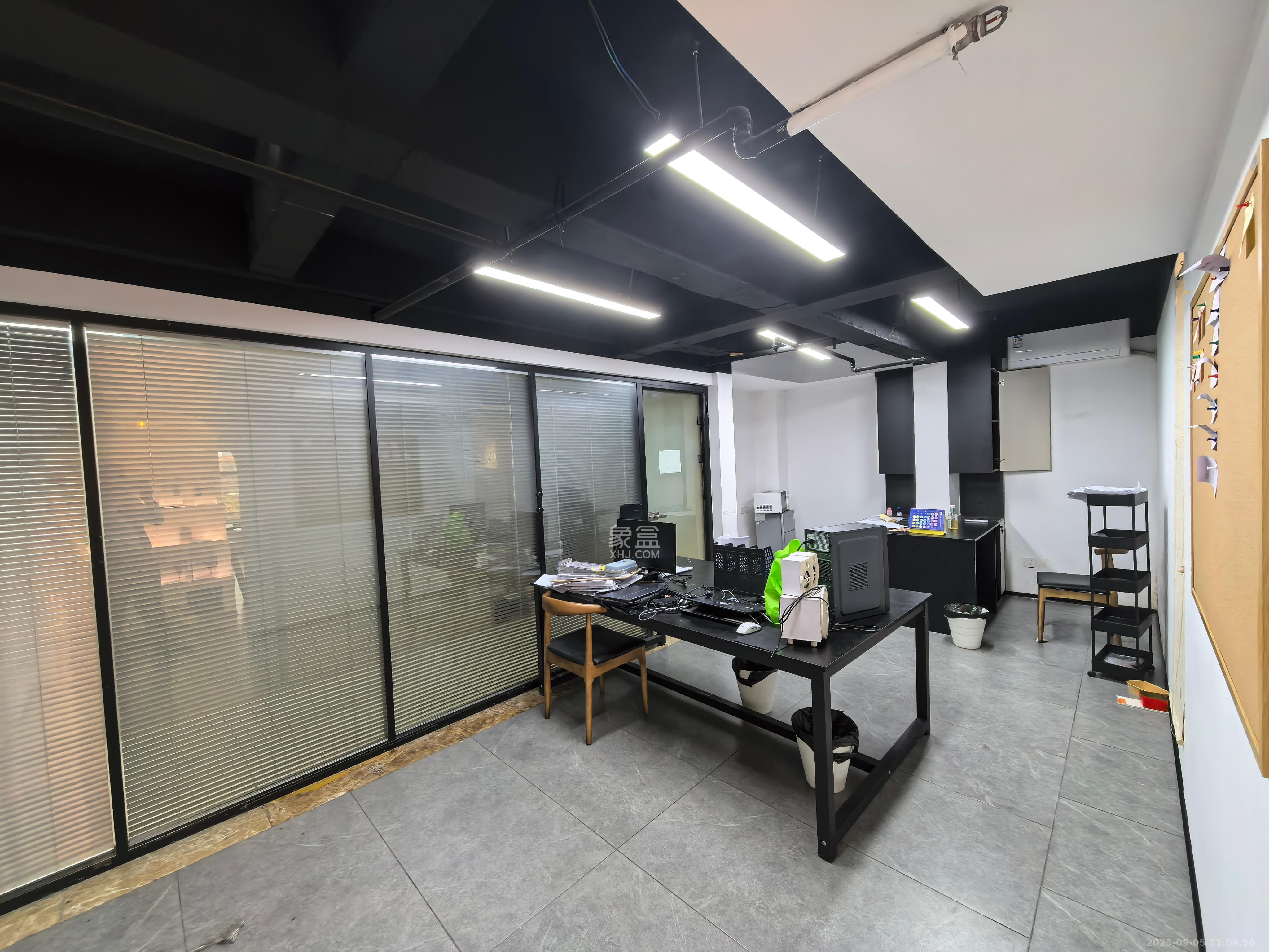 蓝湾国际广场 5室0厅2卫 9000.0元/月 蓝湾国际广场 5室0厅2卫 9000.0元/月室内图