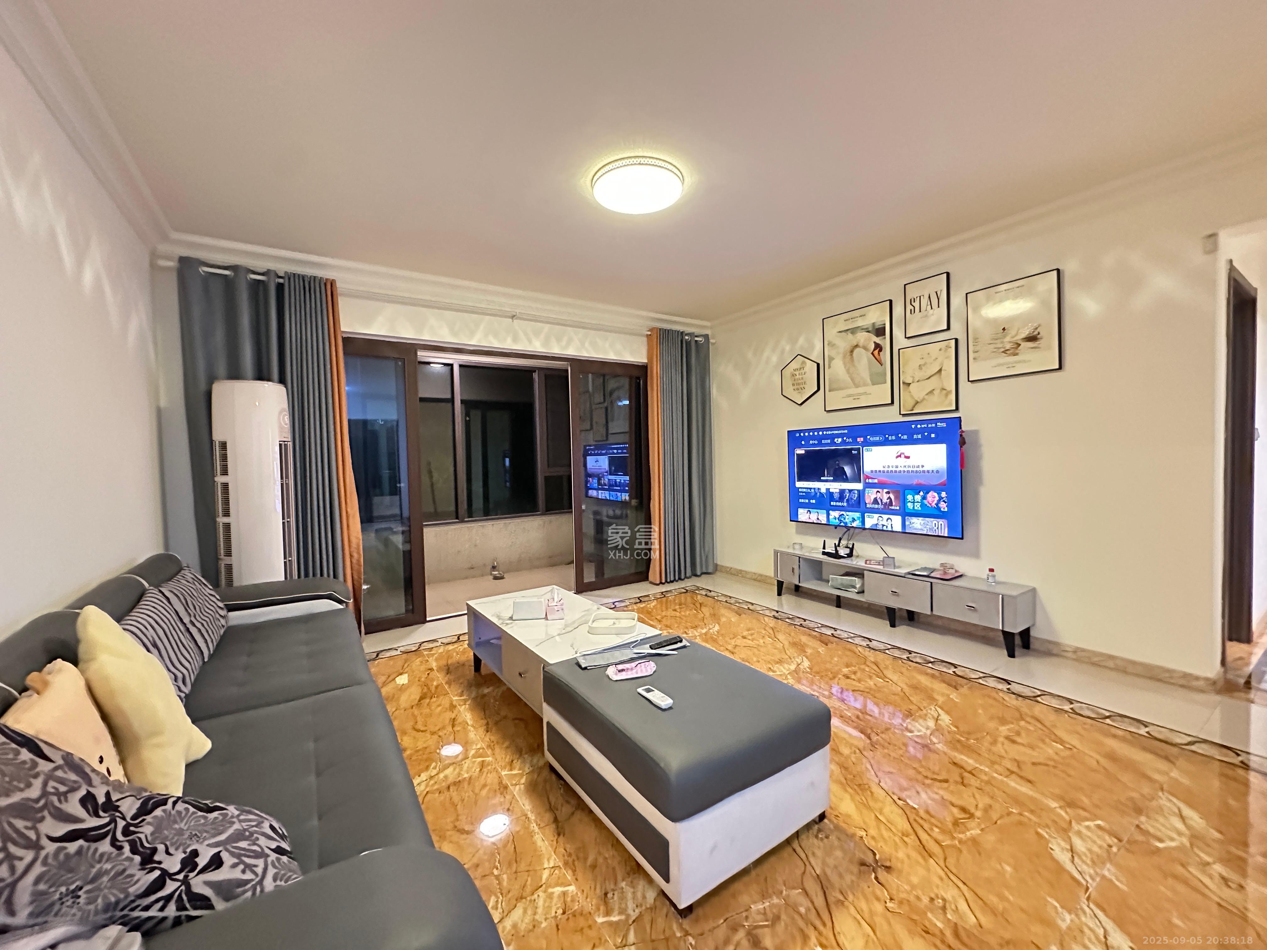 碧桂园高尔夫花园  4室2厅2卫    2600.0元/月 碧桂园高尔夫花园  4室2厅2卫    2600.0元/月室内图