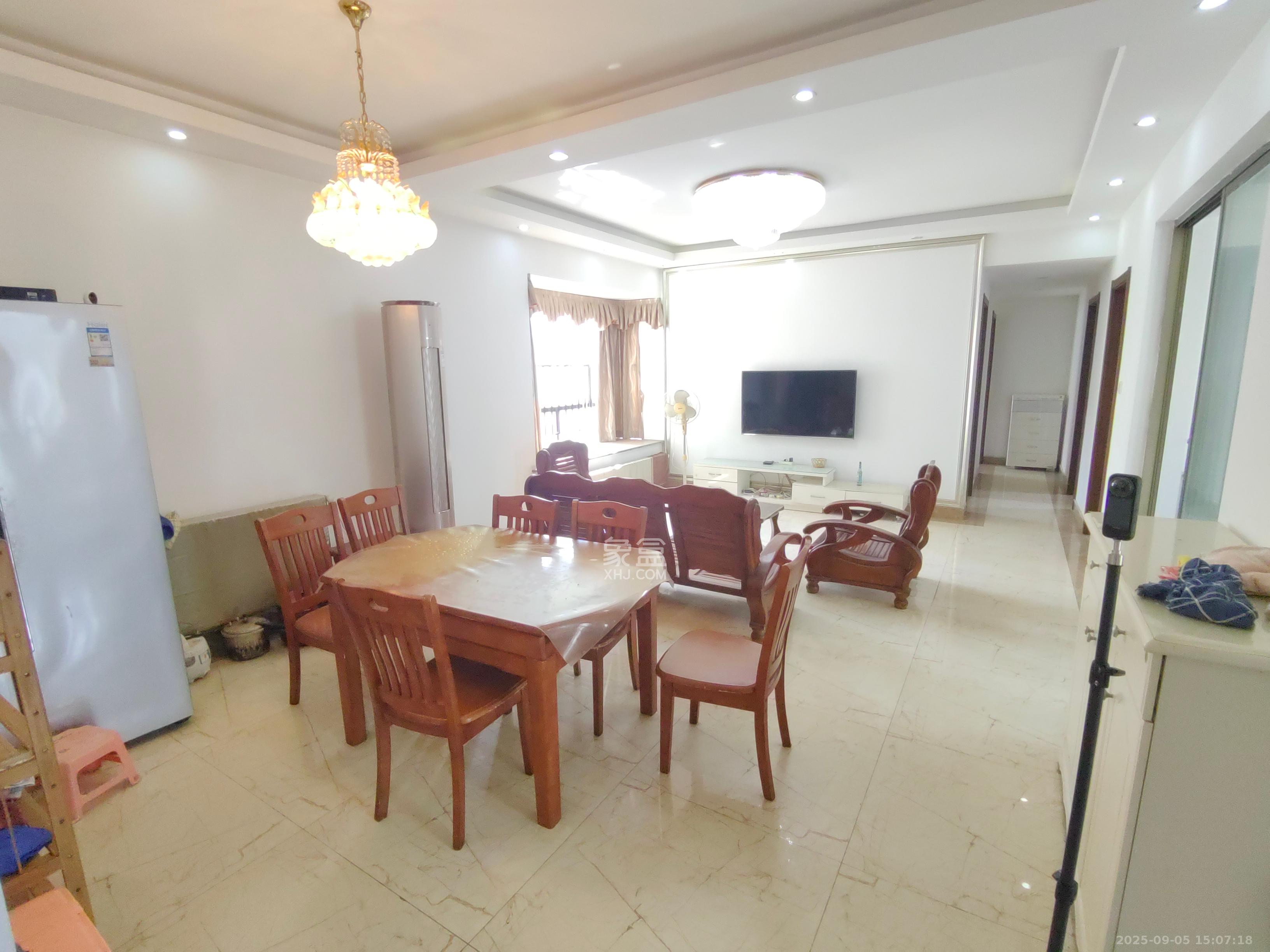 碧桂园威尼斯城  4室2厅2卫    2300.0元/月 碧桂园威尼斯城  4室2厅2卫    2300.0元/月