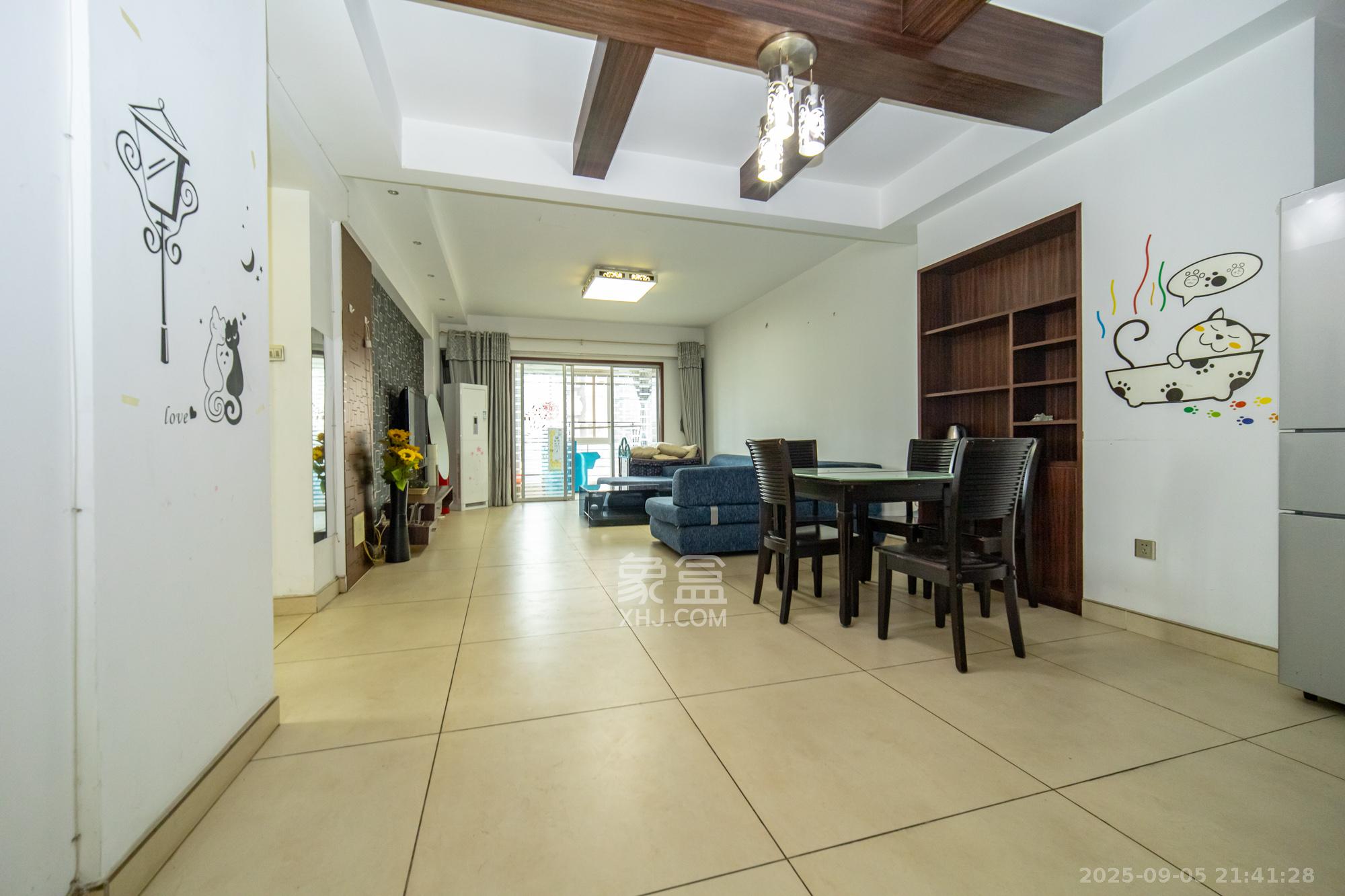 楚天馨苑 2室2厅1卫 55.0万 楚天馨苑 2室2厅1卫 55.0万客厅