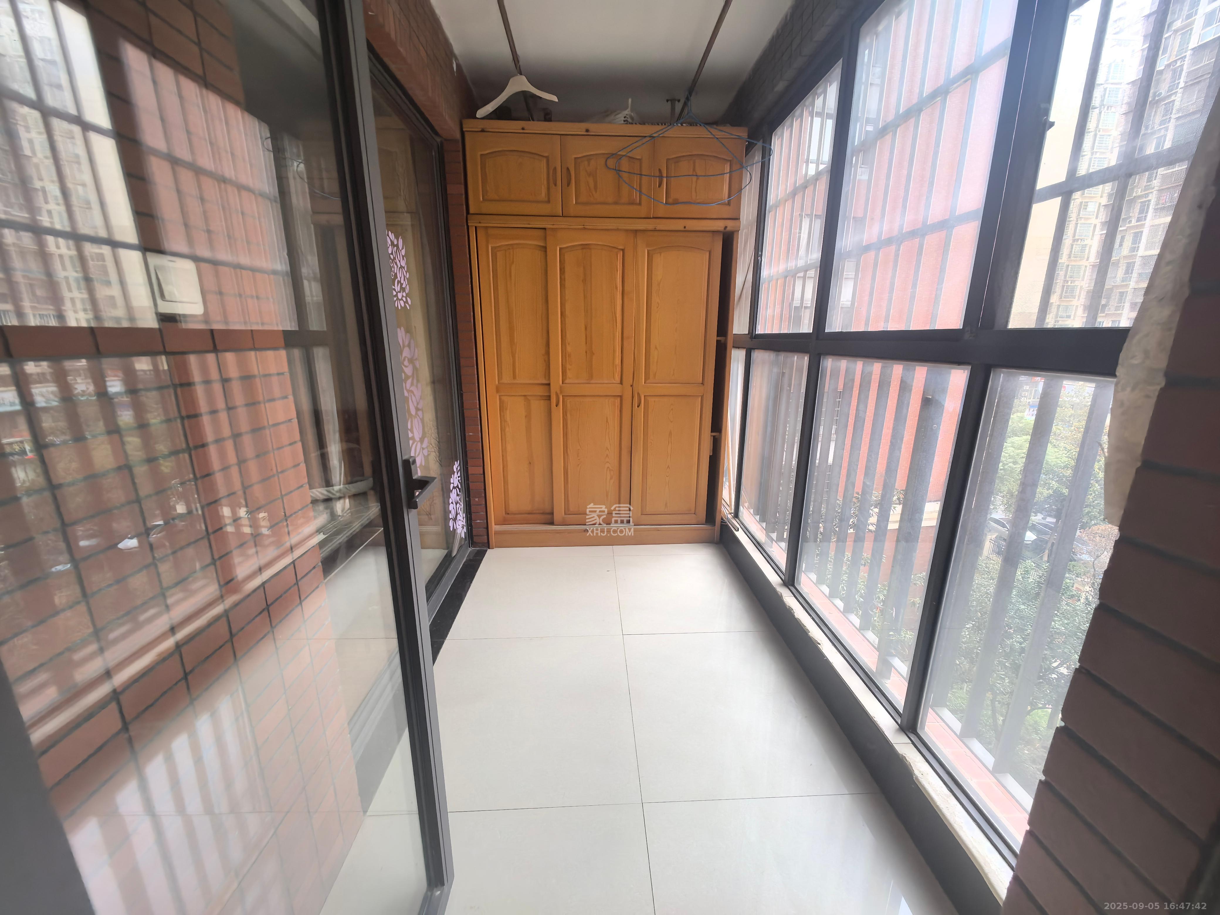 华润凤凰城二期 3室2厅2卫 1800.0元/月 华润凤凰城二期 3室2厅2卫 1800.0元/月室内图