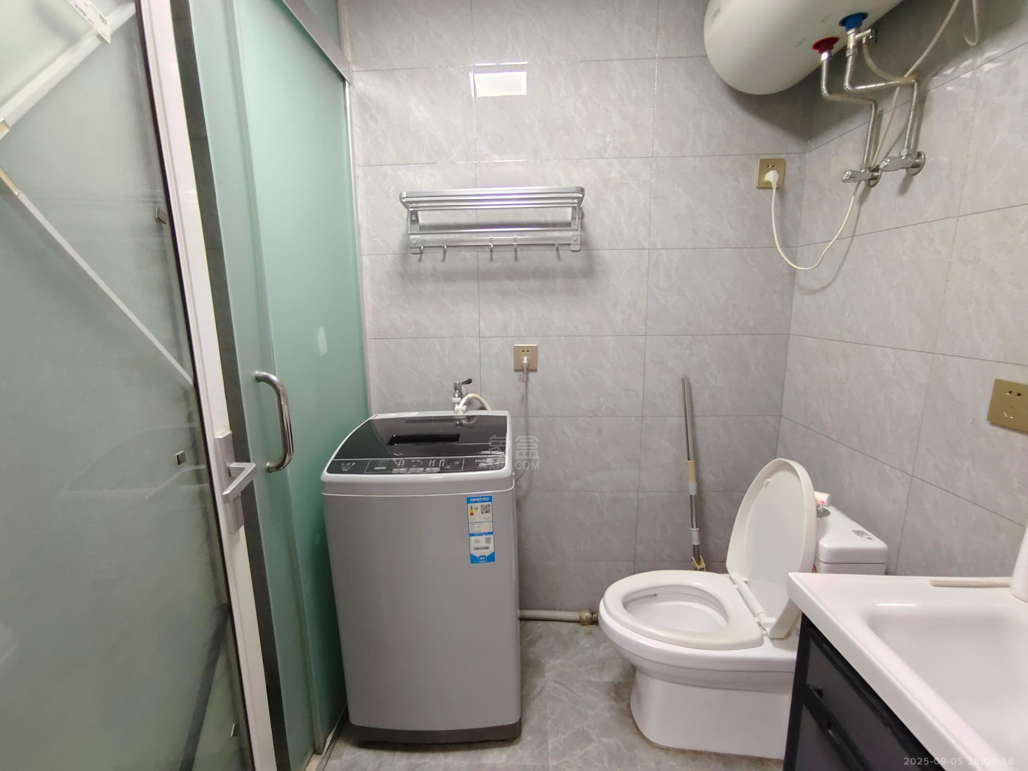工大青年街区  1室1厅1卫   1600.00元/月室内图